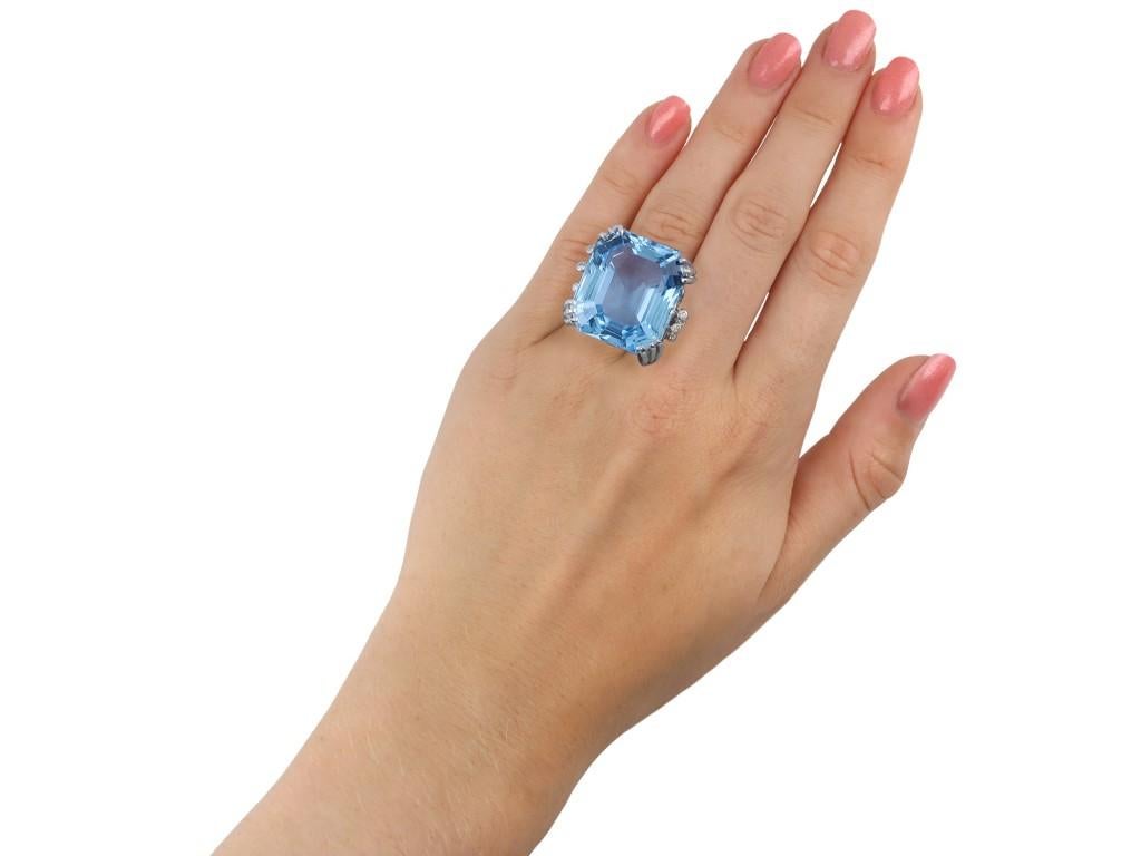 Aquamarine and Diamond Ring, circa 1980 In Good Condition For Sale In London, GB