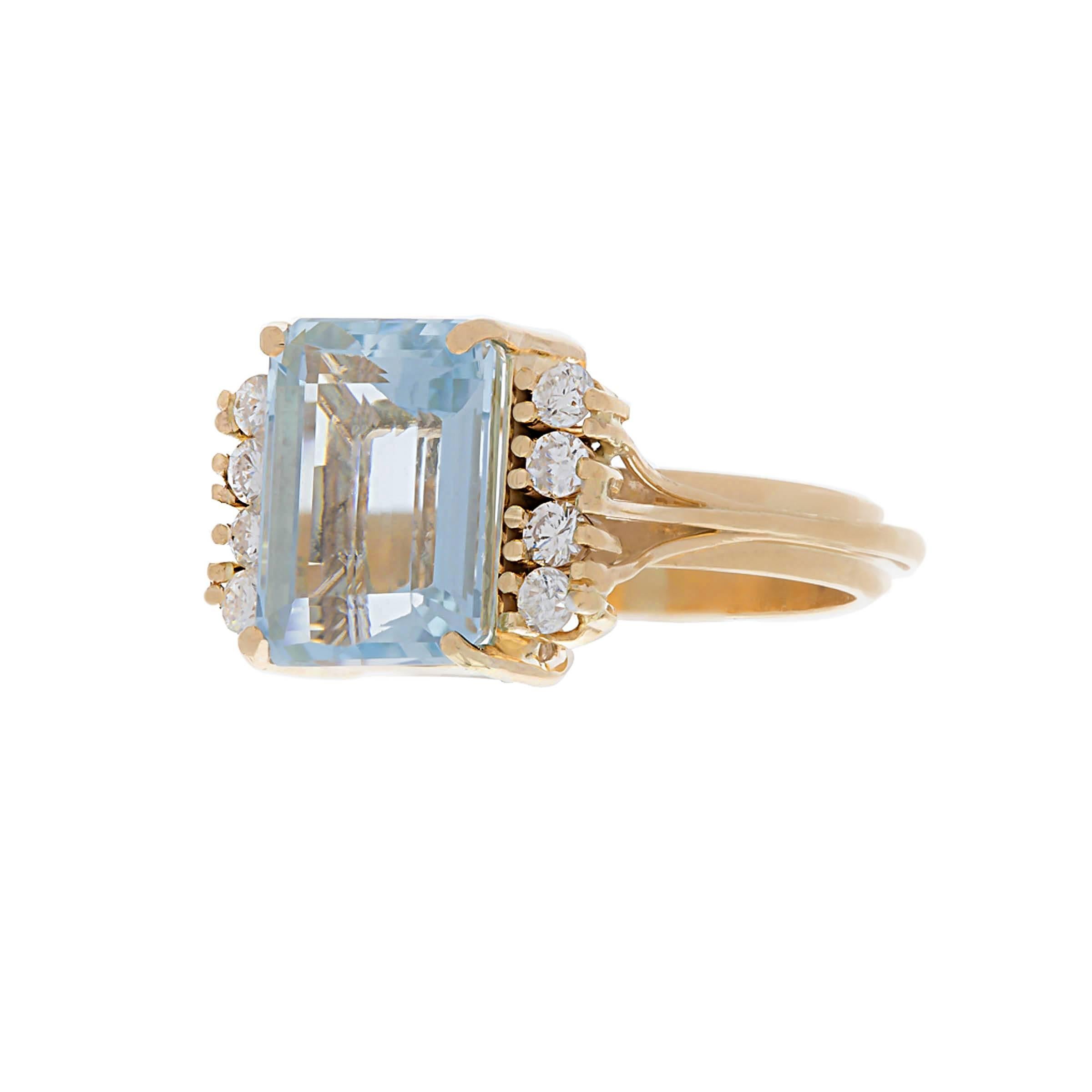 Aquamarine and Diamond Ring  In New Condition For Sale In Spartanburg, SC
