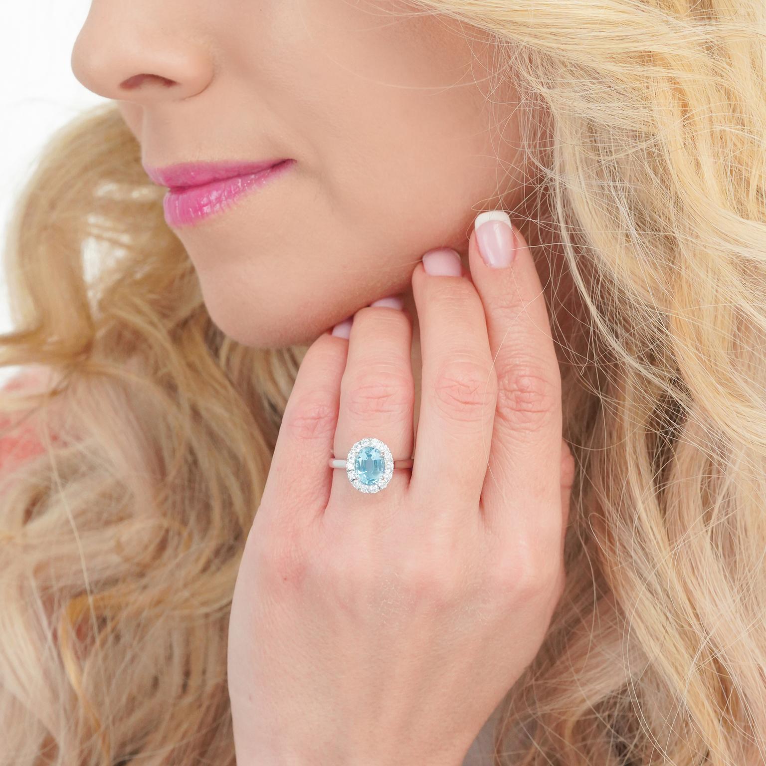 Aquamarine and Diamond Ring In Excellent Condition For Sale In Litchfield, CT