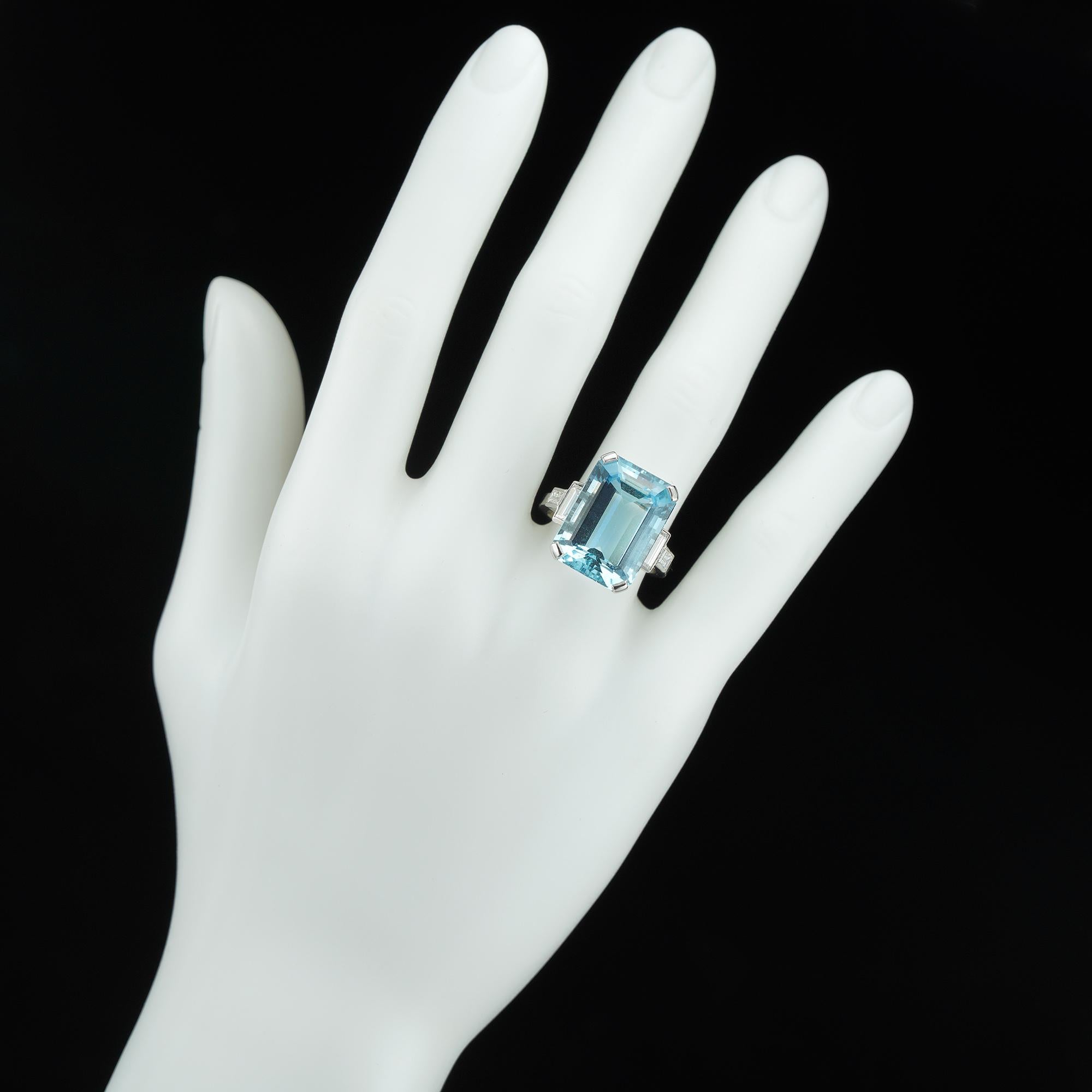 Women's or Men's Aquamarine and Diamond Ring