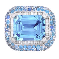 Anillo de aguamarina y diamantes