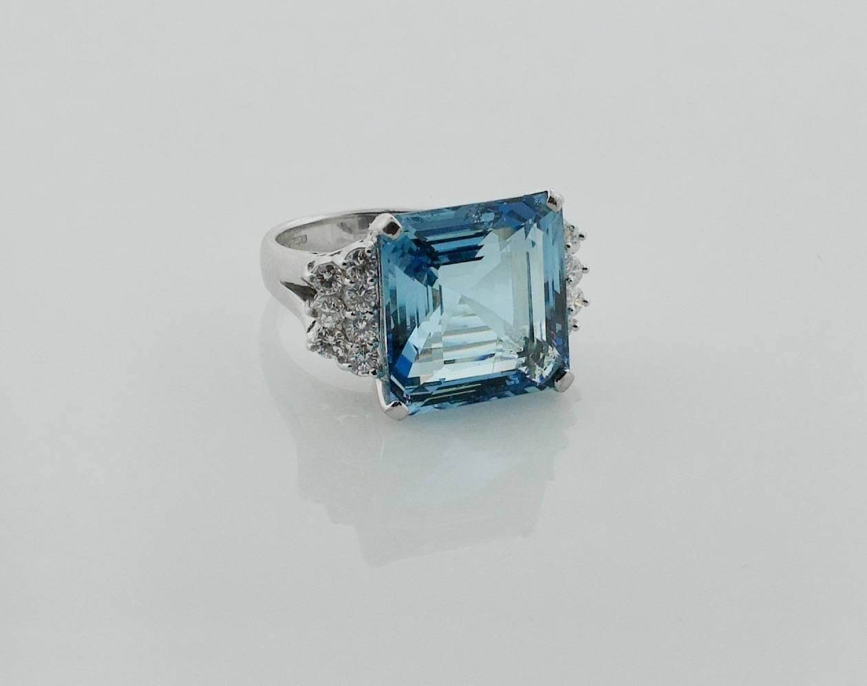 Aquamarine and Diamond Ring in 18k 