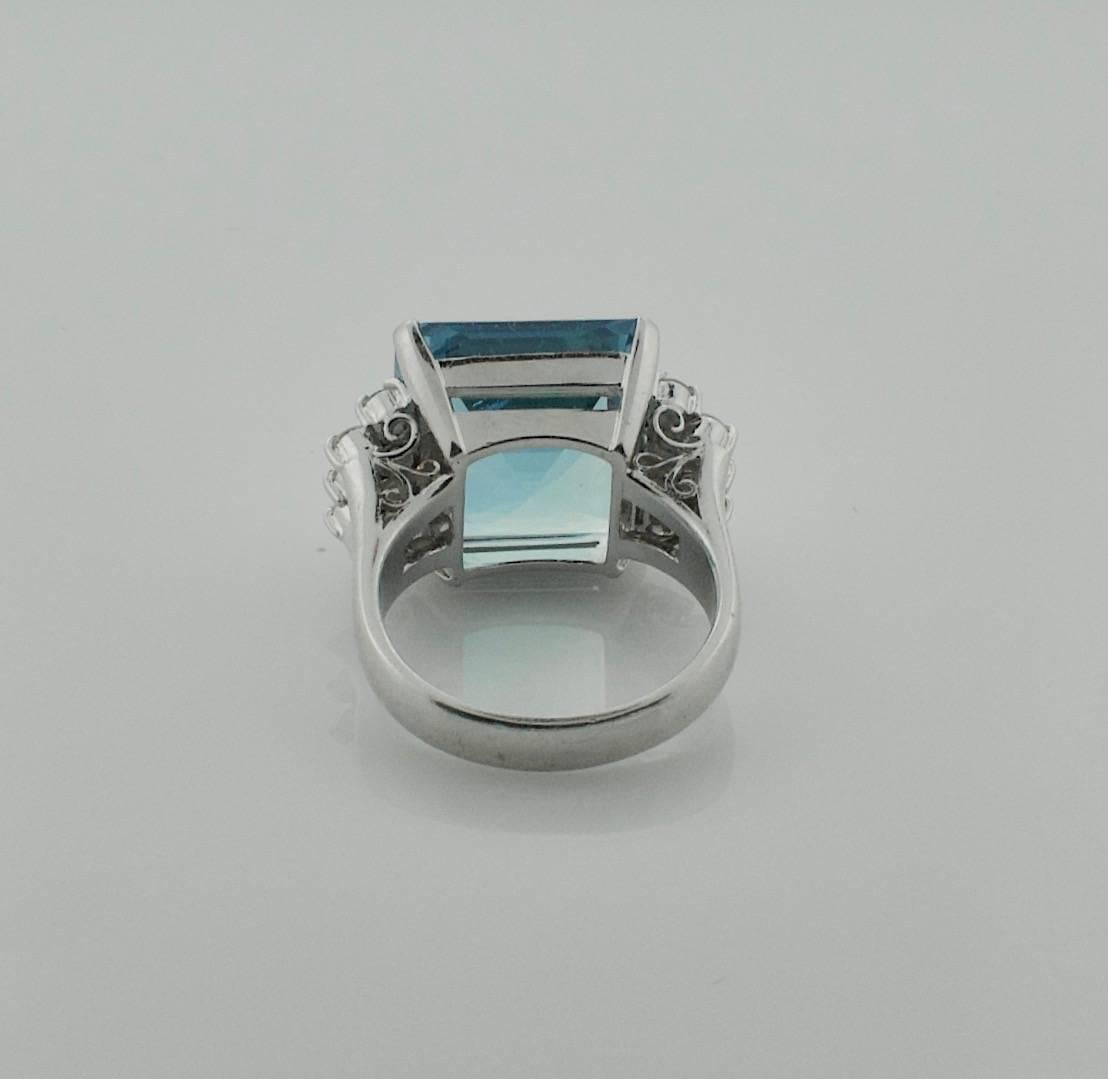 Aquamarine and Diamond Ring in 18 Karat 