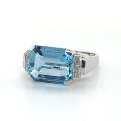 Aquamarine and Diamond Ring in 18 Karat White Gold