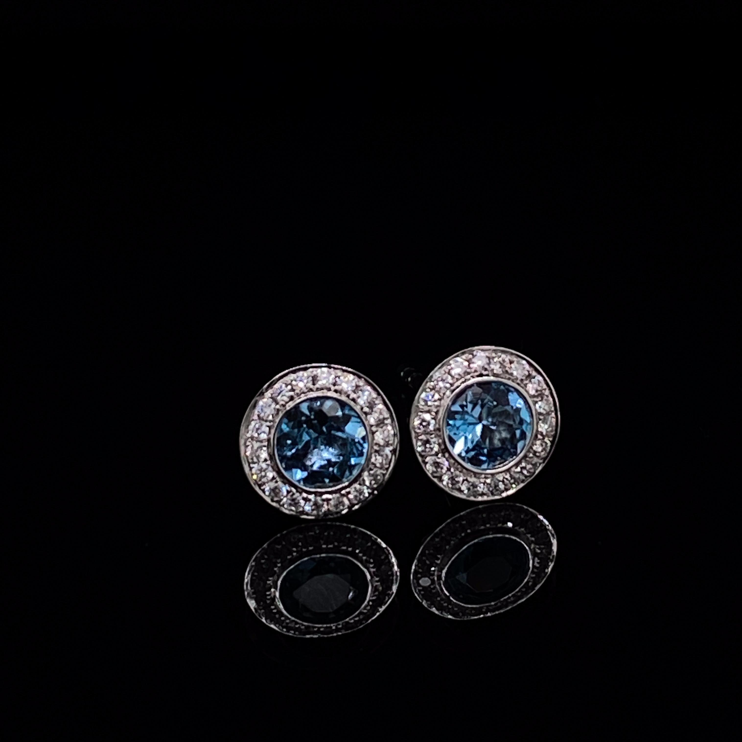 Aquamarine and Diamond Round Cluster Stud Earrings 18 Karat White Gold In Excellent Condition In London, GB