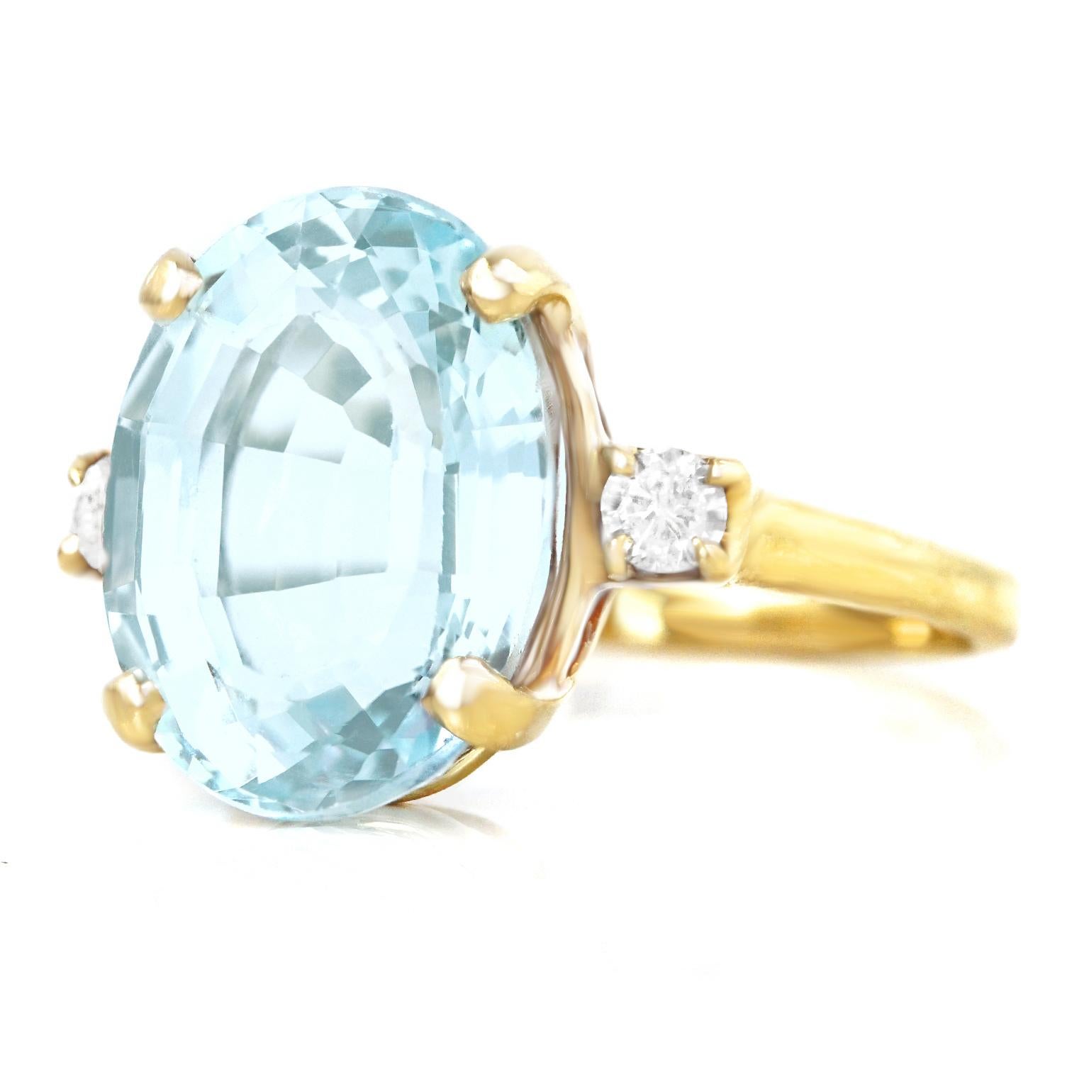 Aquamarine and Diamond Set Gold Ring In Excellent Condition In Litchfield, CT