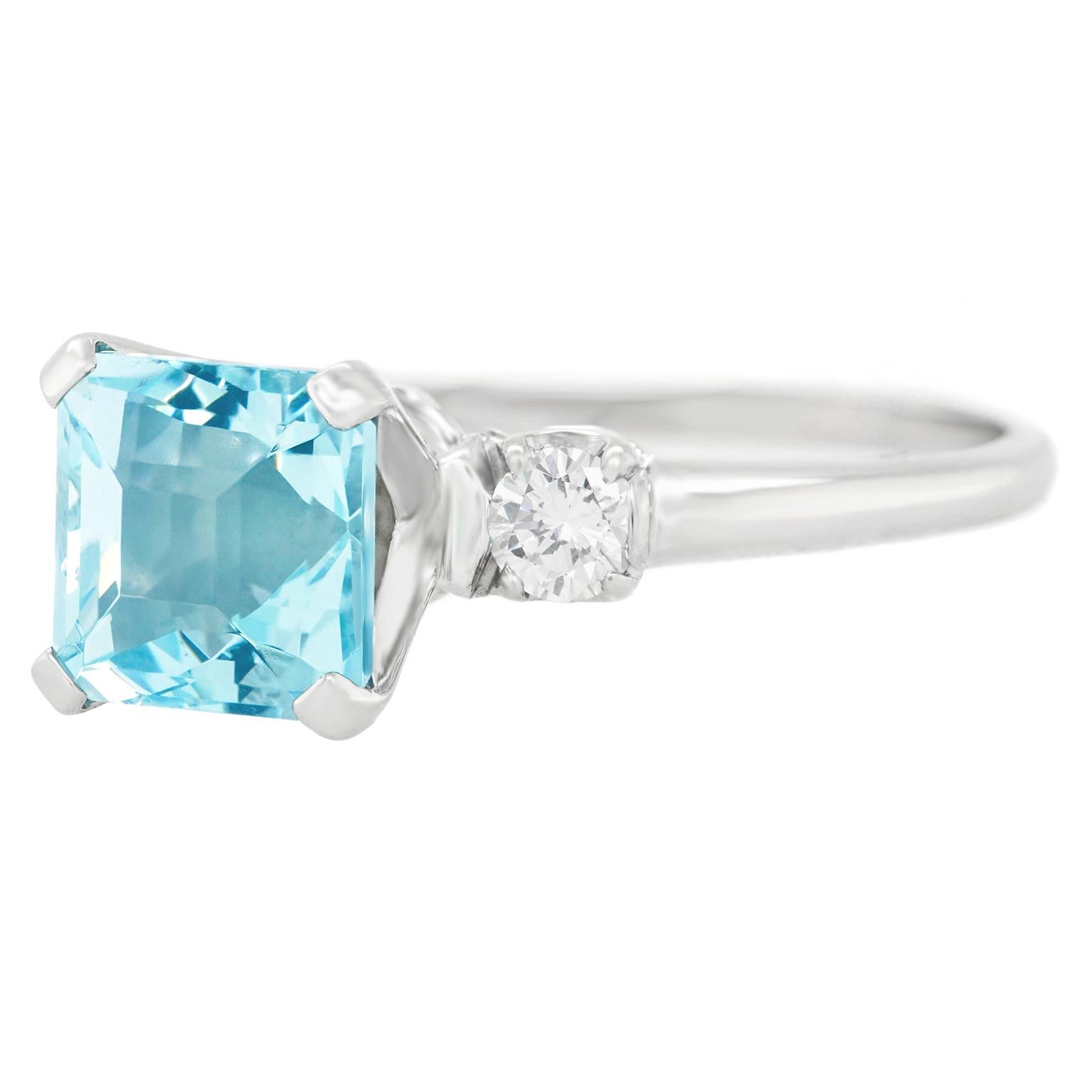Emerald Cut Aquamarine and Diamond-Set Platinum Ring Retro Fifties