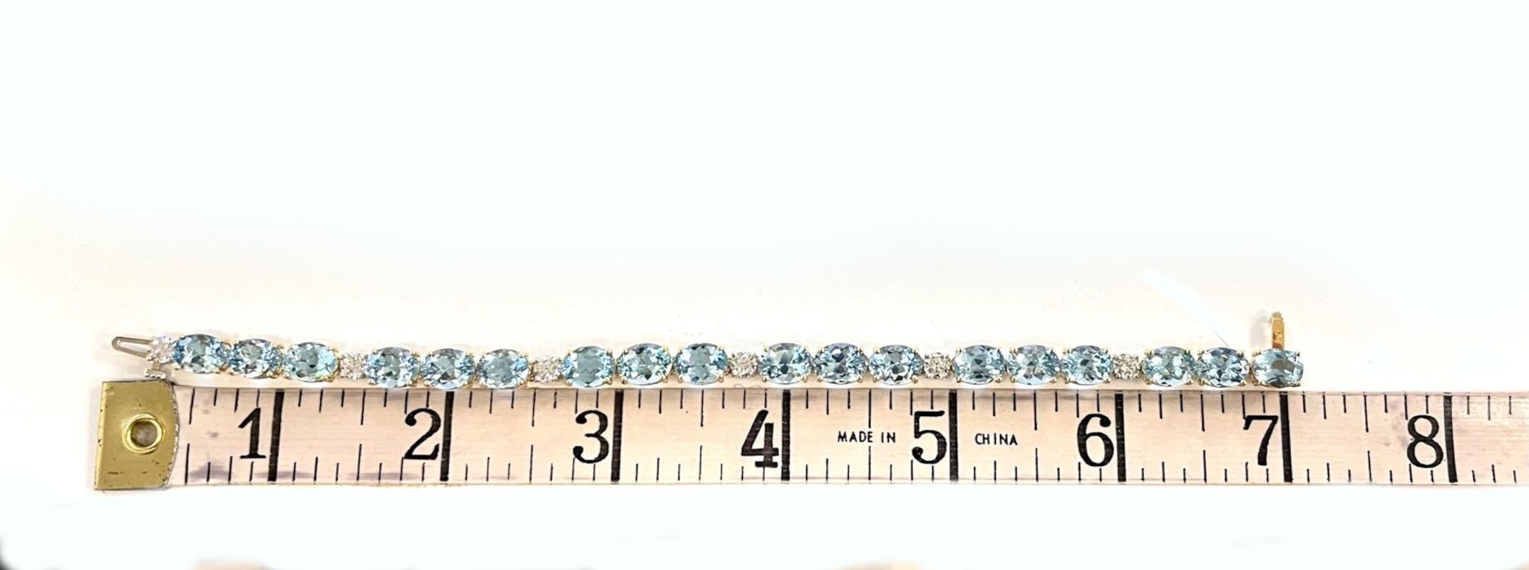 Aquamarine and Diamond Tennis Bracelet in 18k Gold, 20.99 Carats Total In New Condition For Sale In Los Angeles, CA