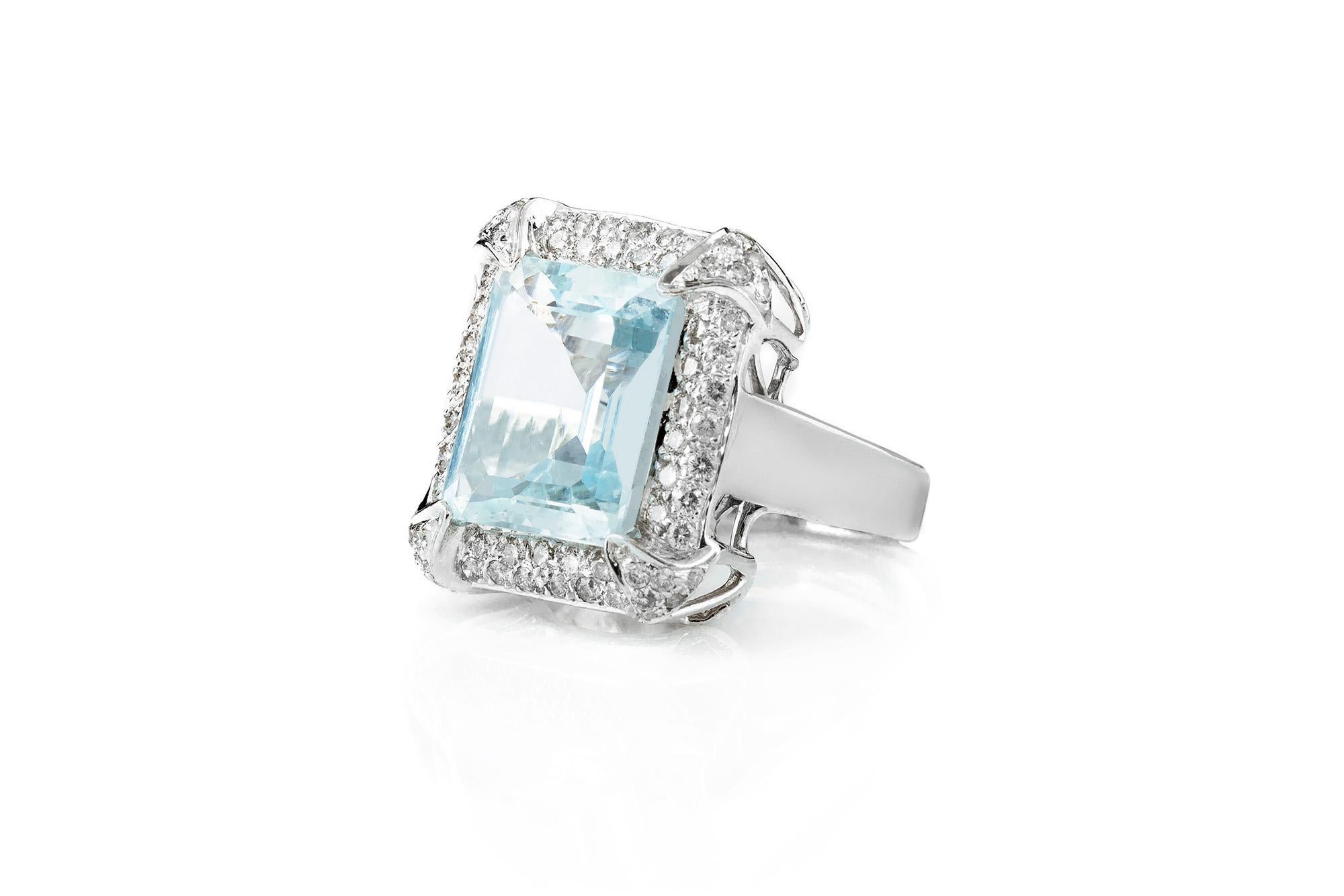Aquamarine and Diamond White Gold Ring In Good Condition For Sale In New York, NY