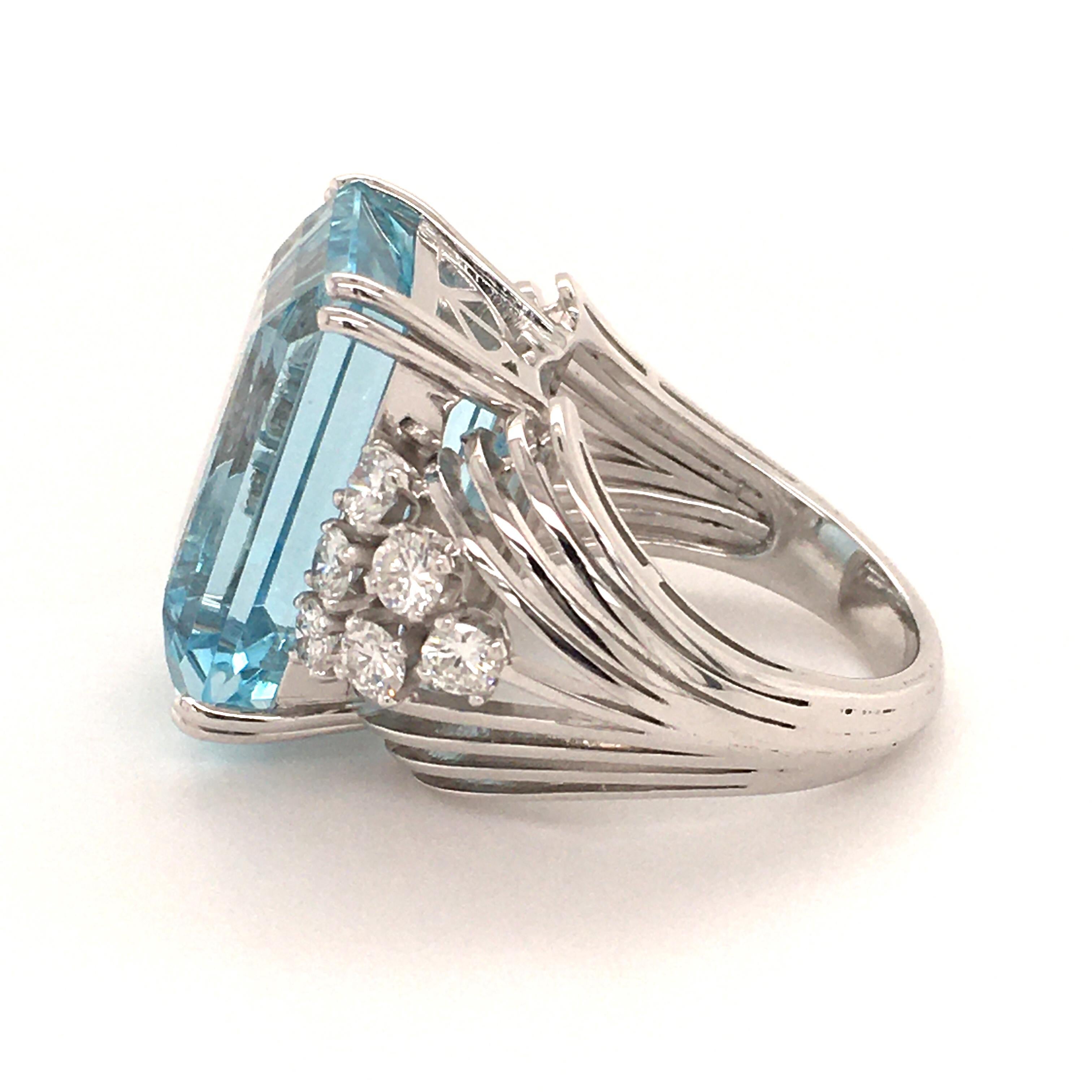 Contemporary Aquamarine and Diamond White Gold Ring For Sale