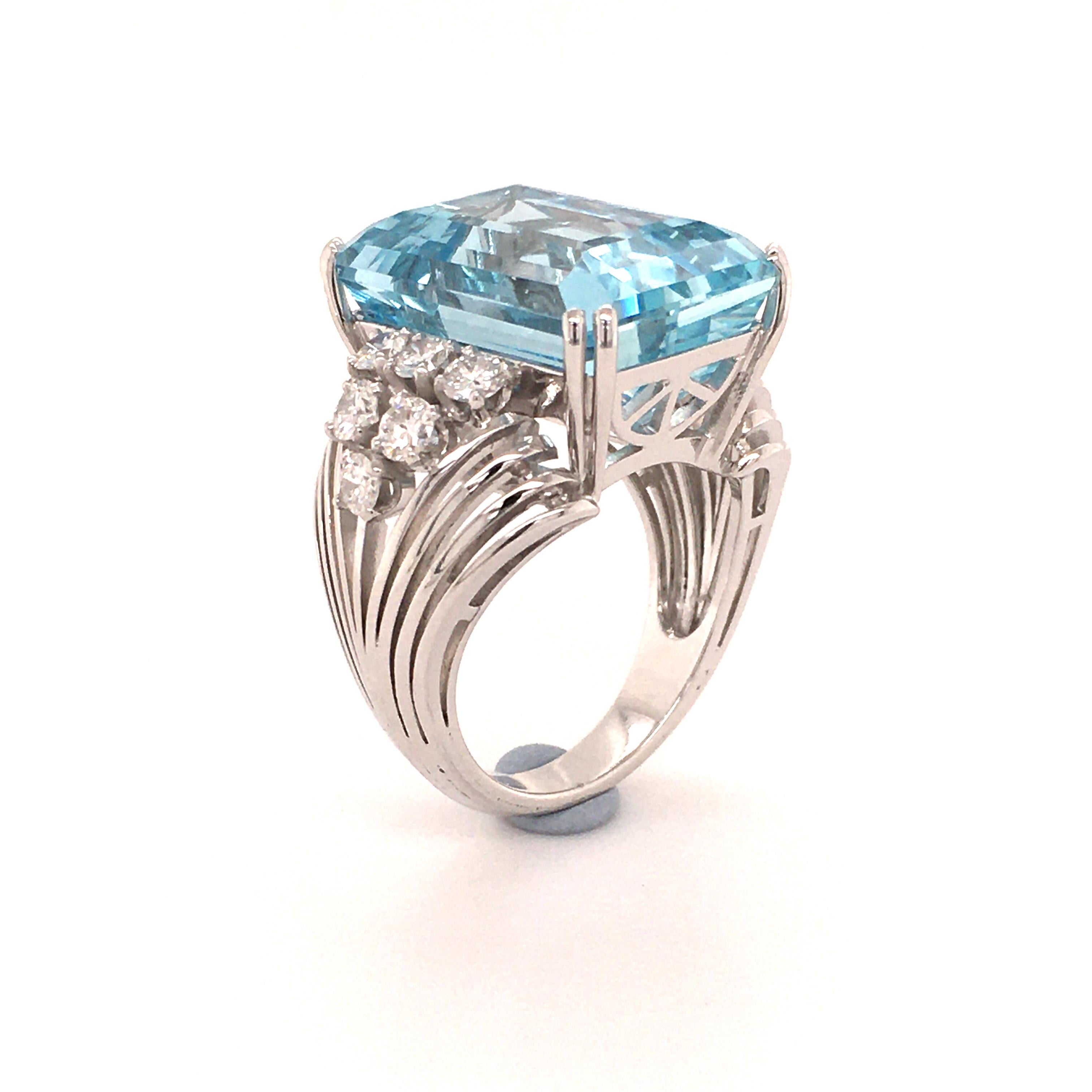 Aquamarine and Diamond White Gold Ring For Sale 1