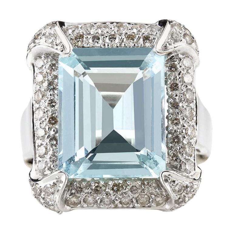 Aquamarine and Diamond White Gold Ring For Sale