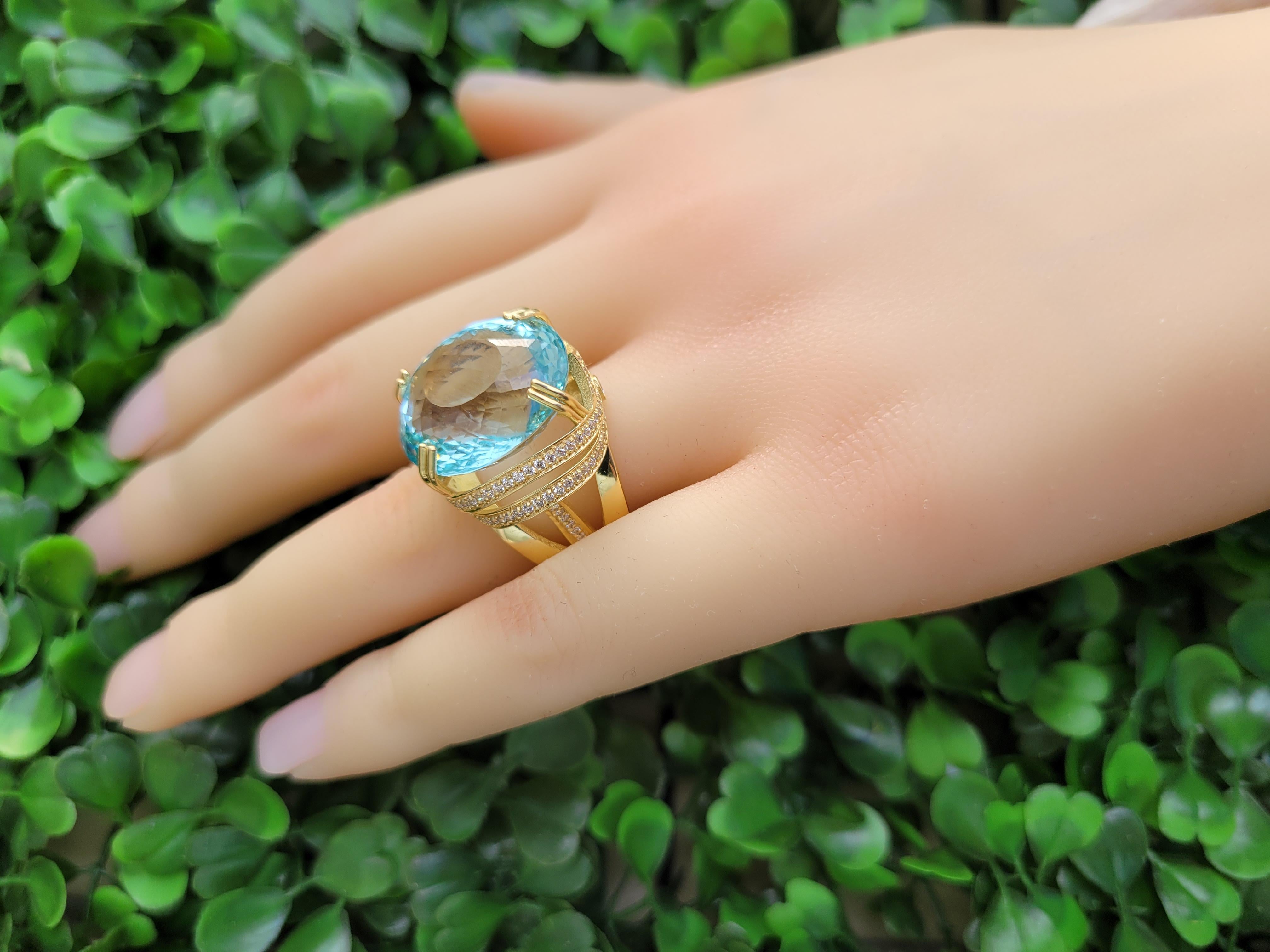 Aquamarine and diamonds 18k gold ring For Sale 6