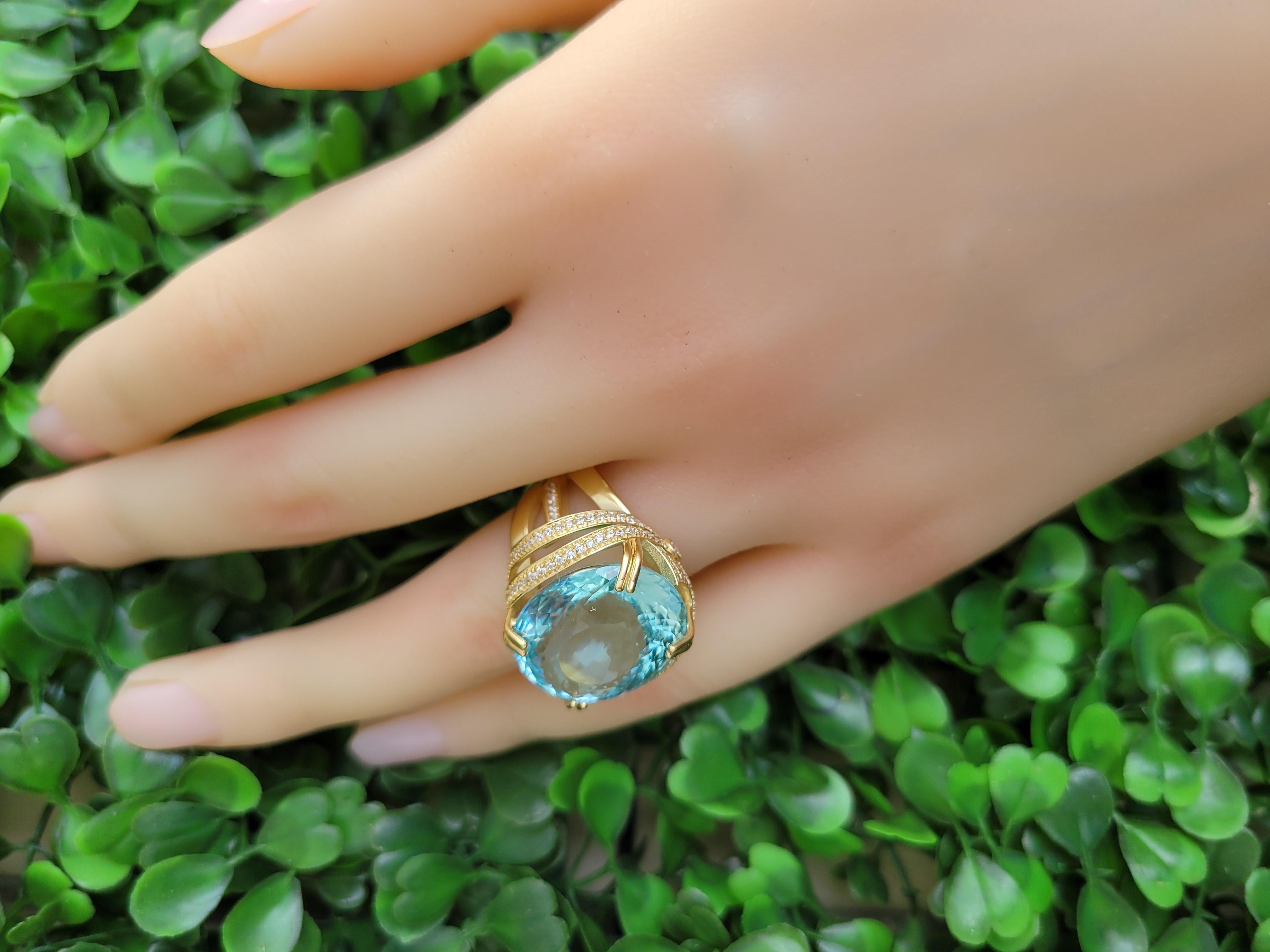 Aquamarine and diamonds 18k gold ring For Sale 9