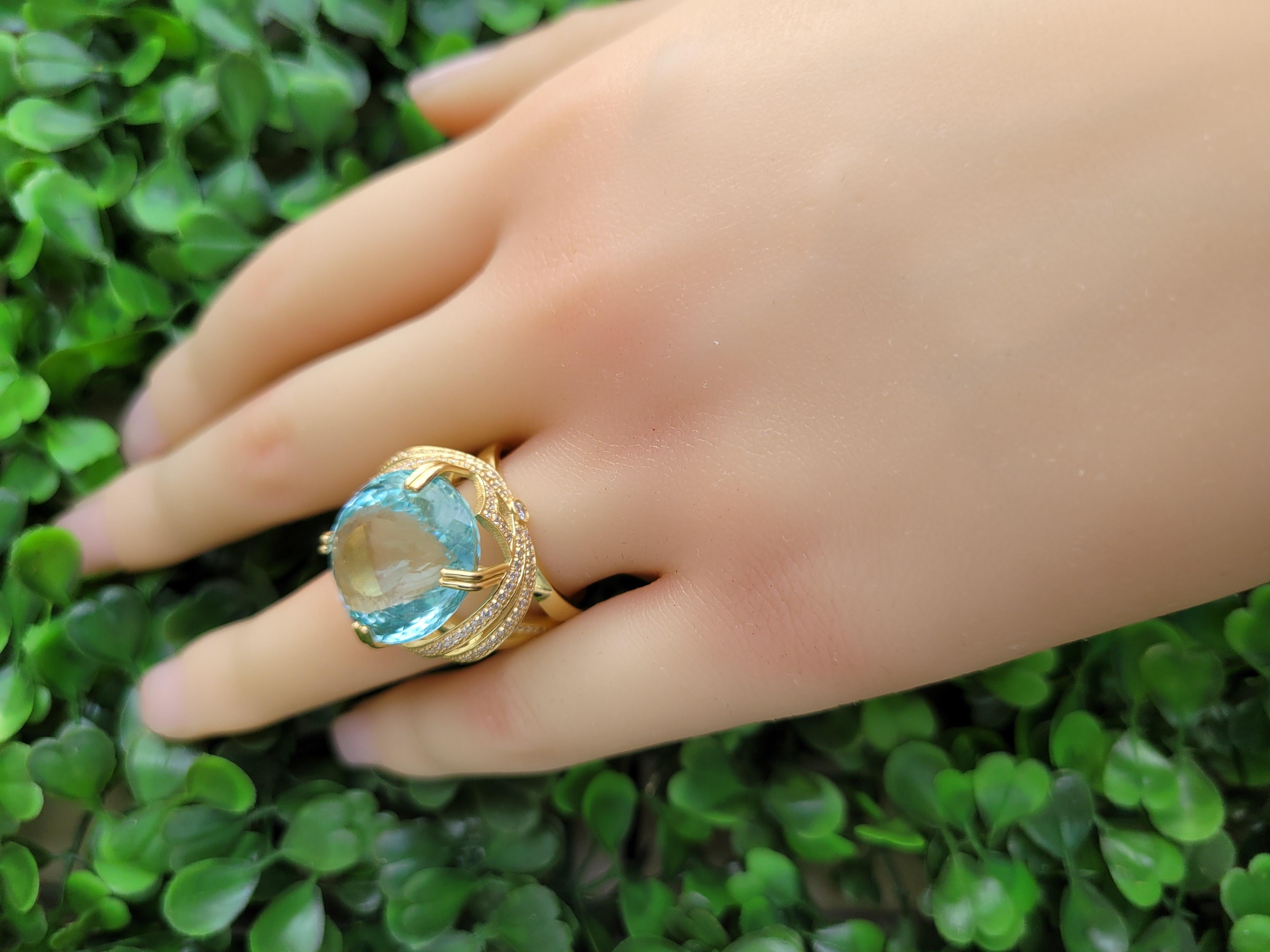 Aquamarine and diamonds 18k gold ring For Sale 10