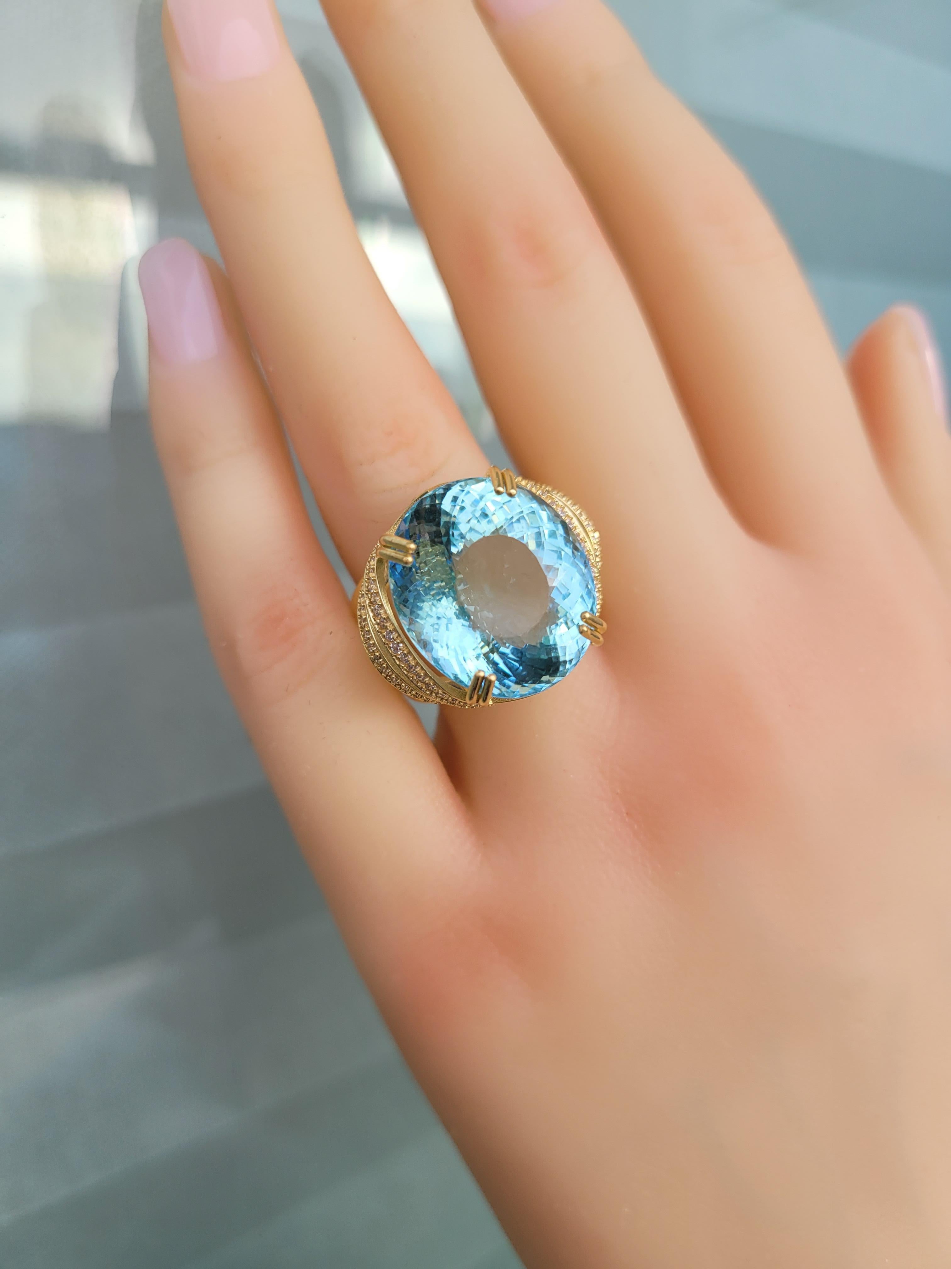 Aquamarine and diamonds 18k gold ring For Sale 13