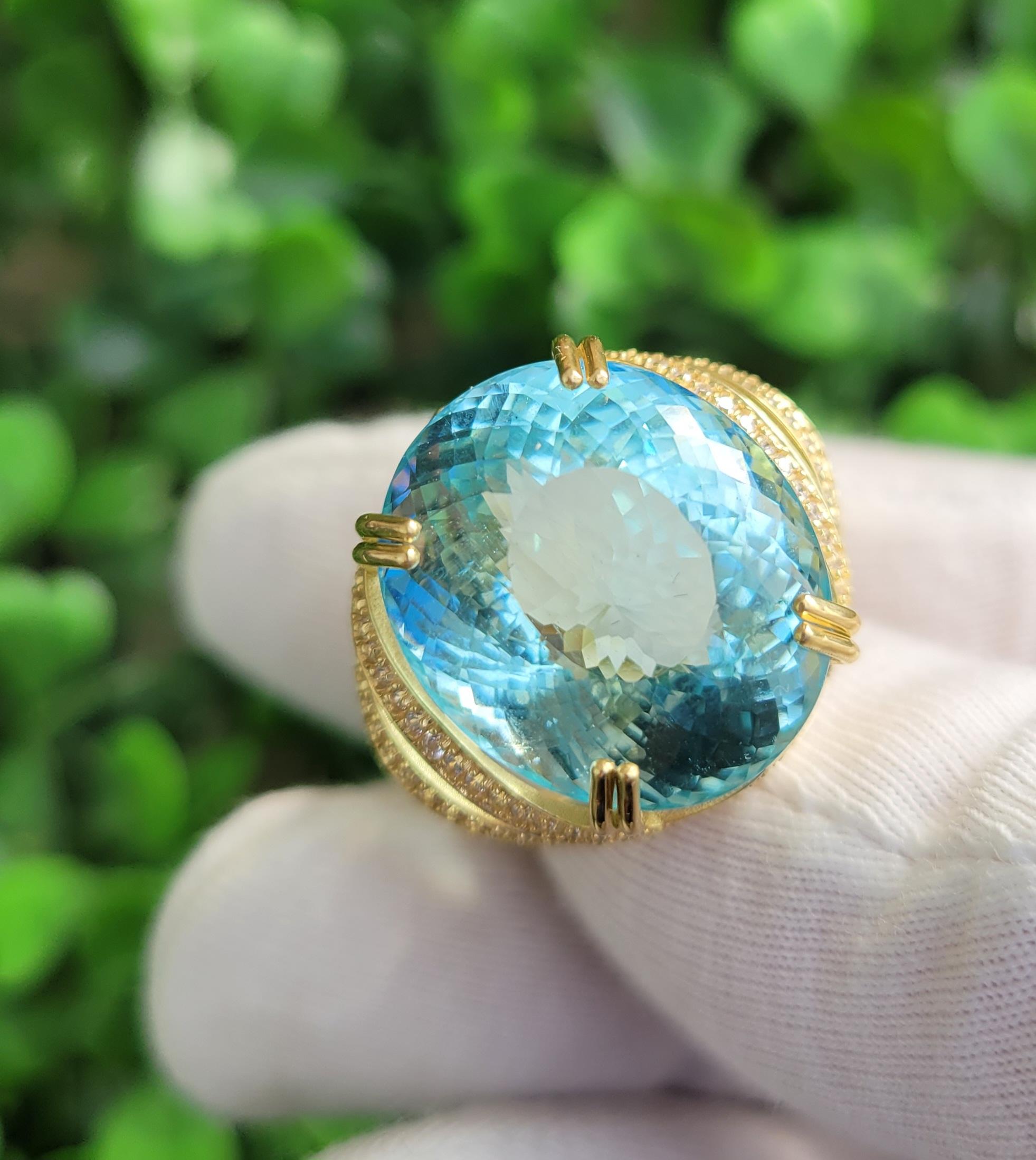 Oval Cut Aquamarine and diamonds 18k gold ring For Sale