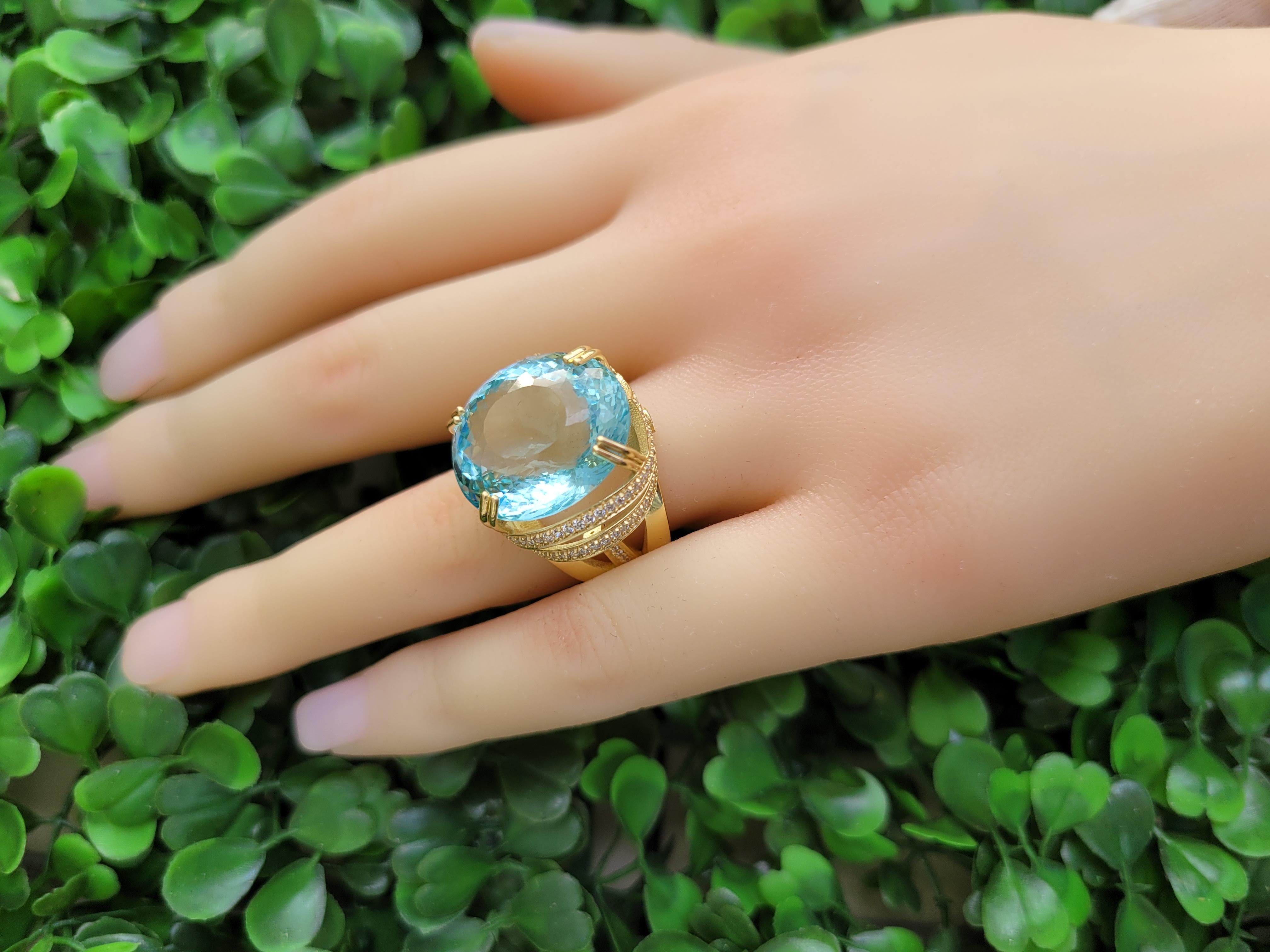 Aquamarine and diamonds 18k gold ring For Sale 5