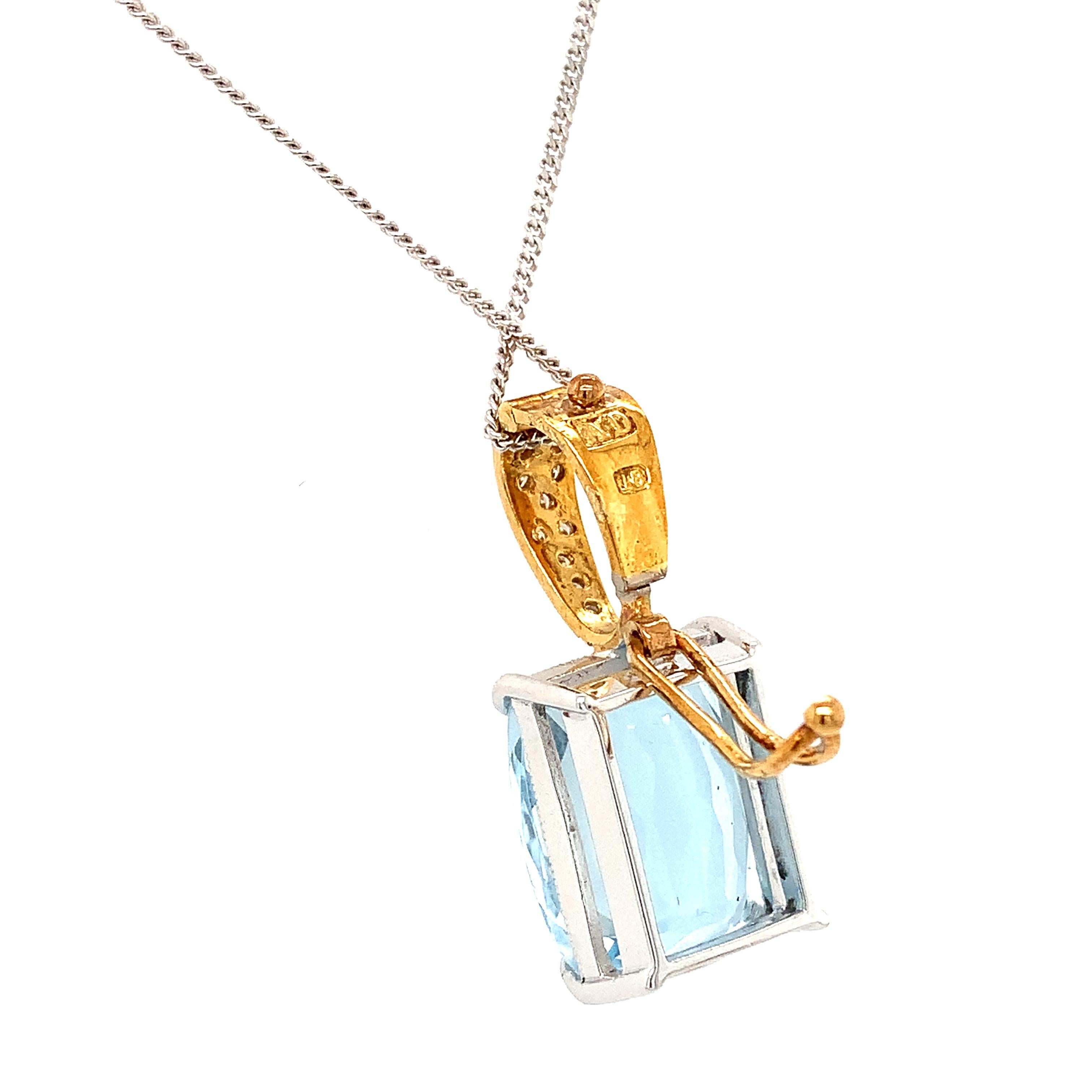 Aquamarine and diamonds art deco drop pendant necklace 18k white and yellow gold For Sale 5