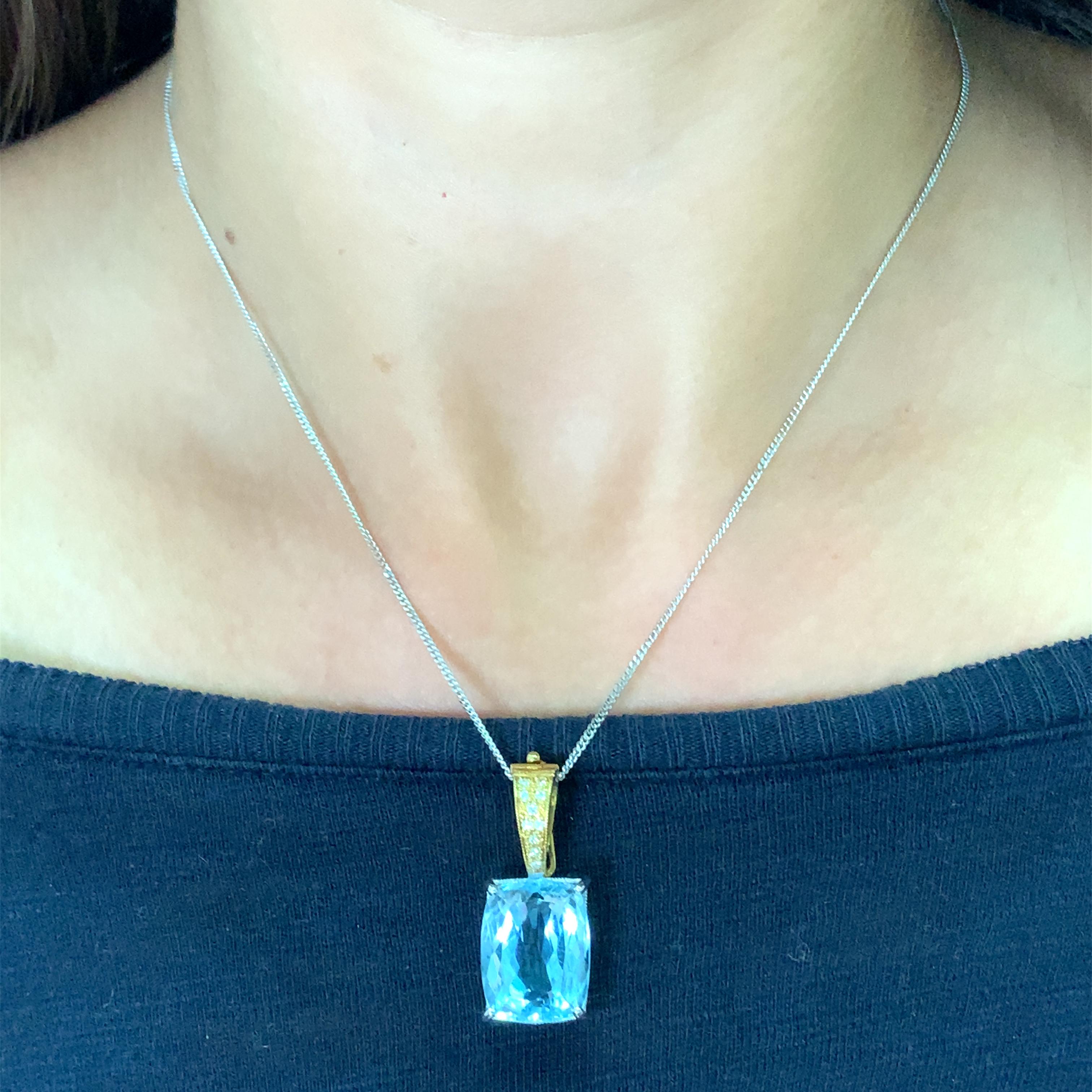 Women's or Men's Aquamarine and diamonds art deco drop pendant necklace 18k white and yellow gold For Sale