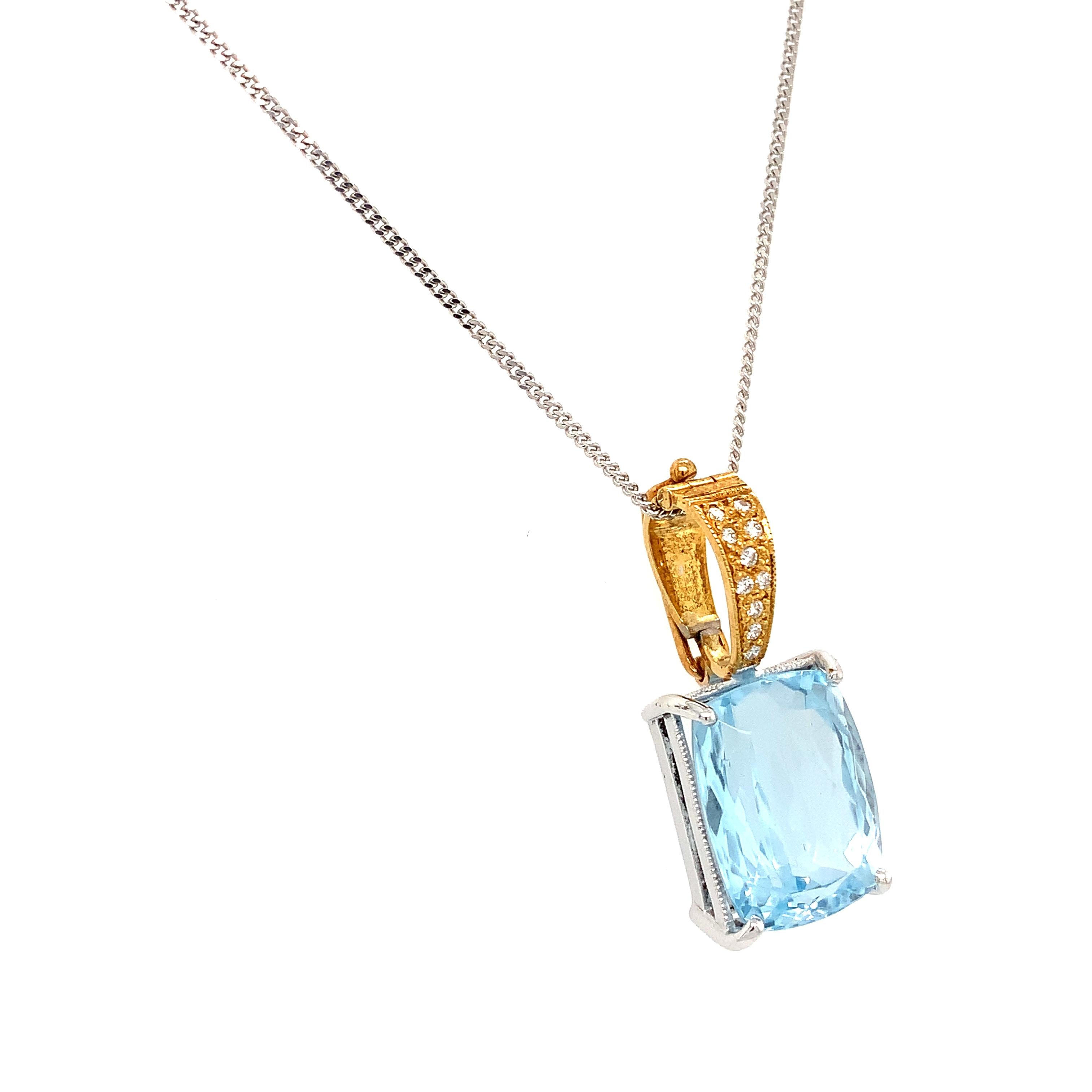 Aquamarine and diamonds art deco drop pendant necklace 18k white and yellow gold For Sale 1