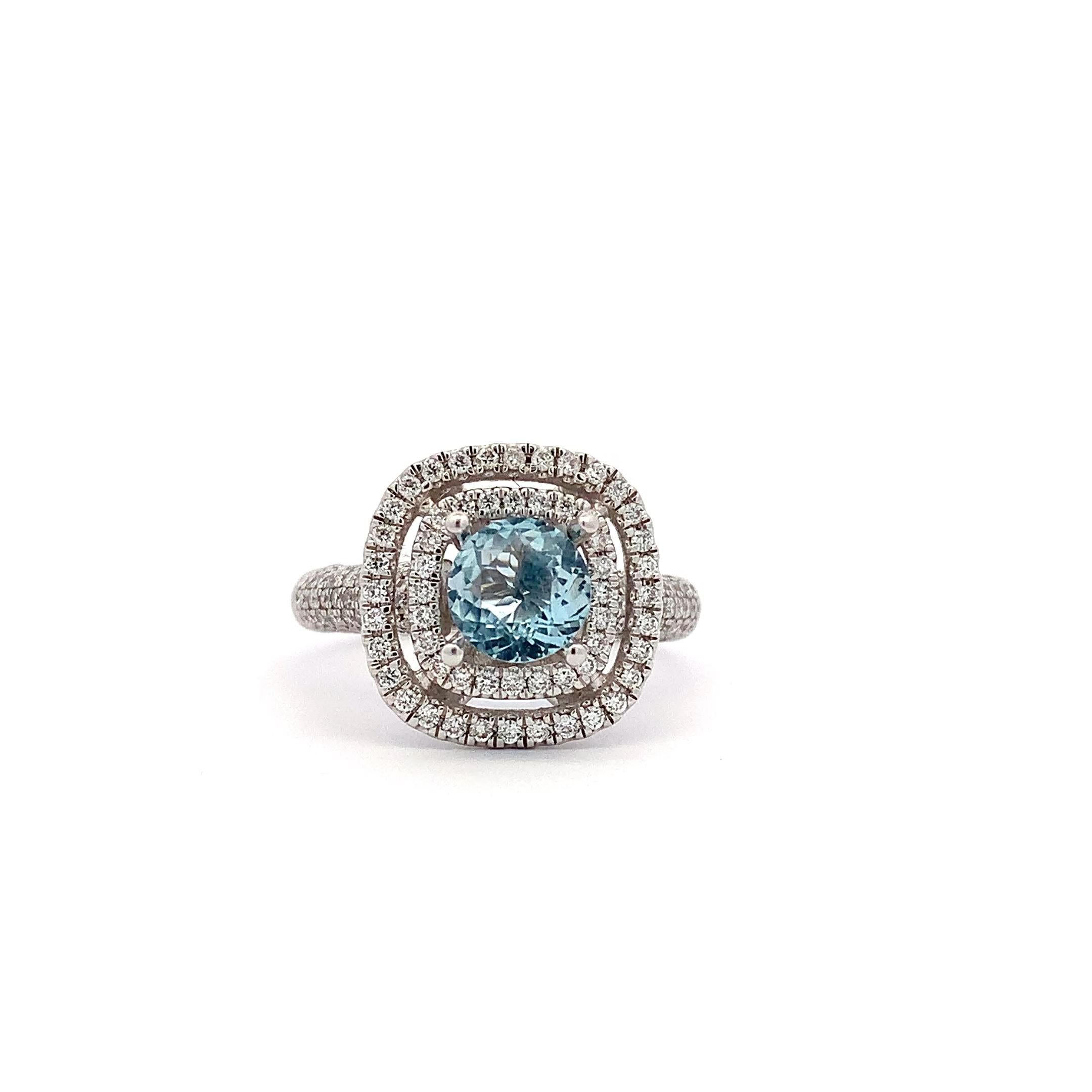 Anello di fidanzamento a doppia aureola con acquamarina e diamanti in oro bianco 18 carati In condizioni Nuovo in vendita a London, GB