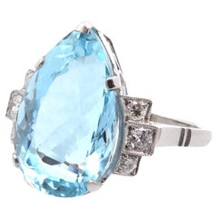 Aquamarine and diamonds ring in platinum