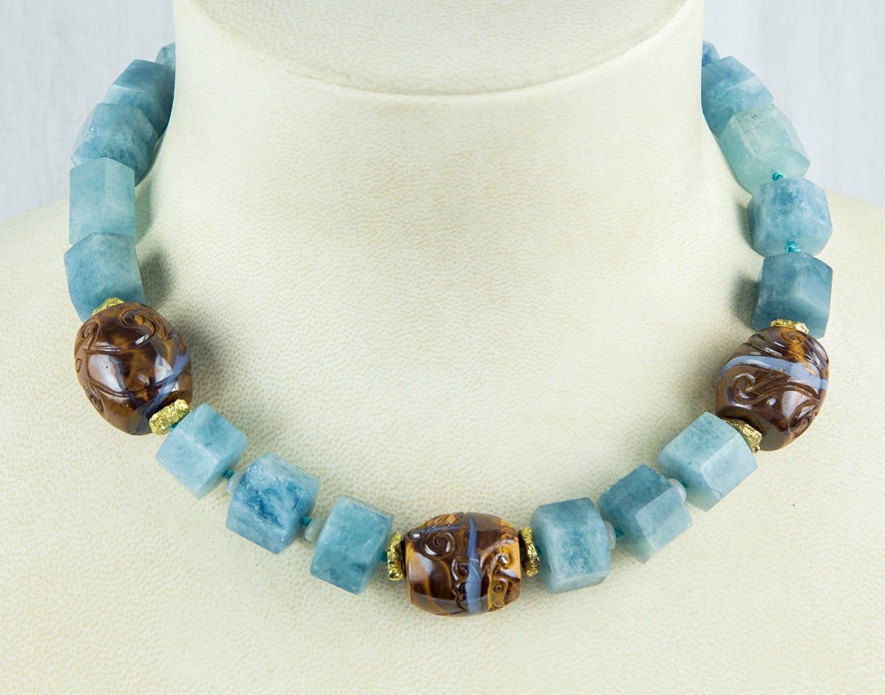 Aquamarin und Edelstein-Opal in Matrix-Perlen Statement-Halskette (Gemischter Schliff) im Angebot