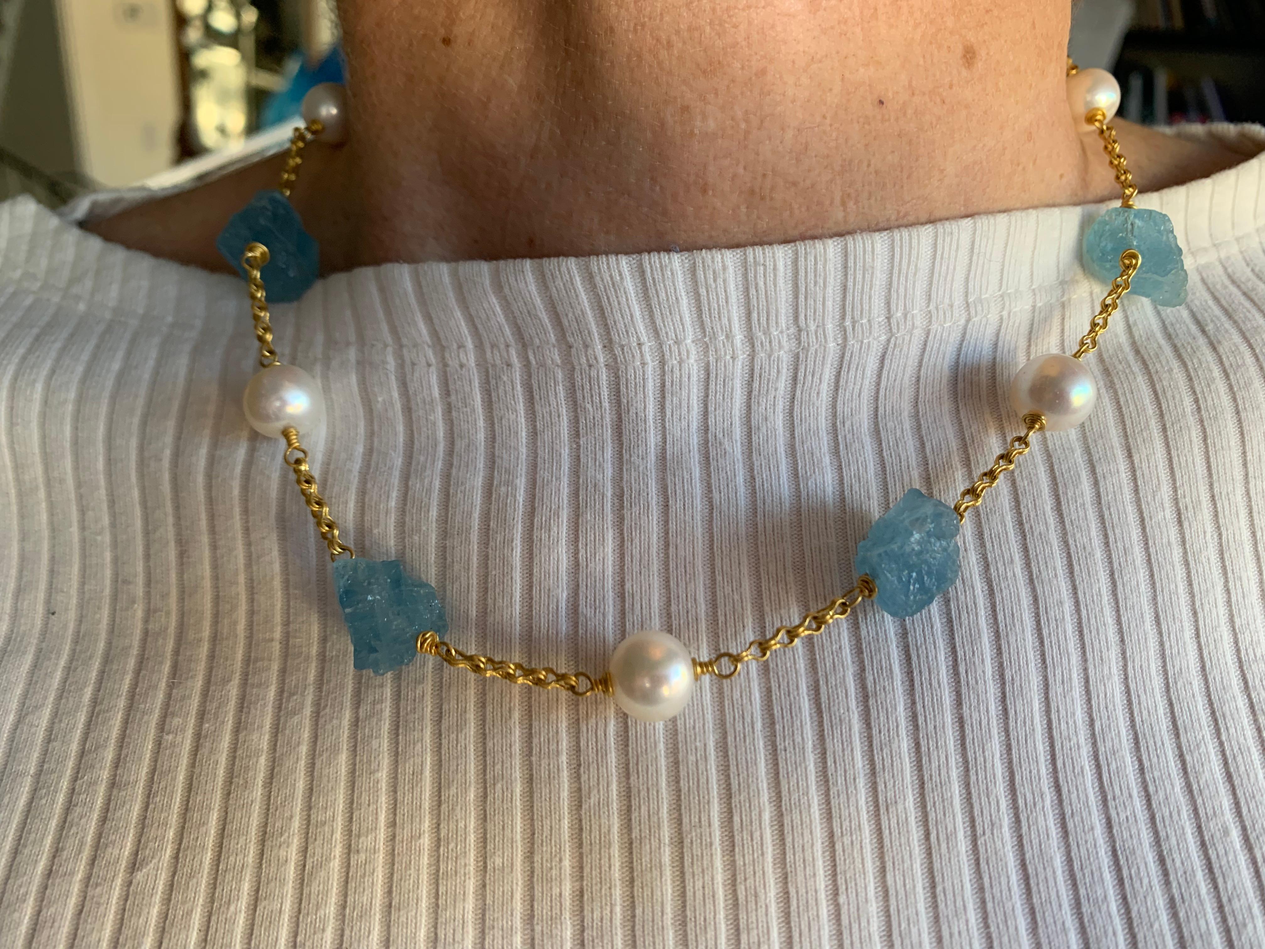 Aquamarine and Pearl Necklace 22 Karat Gold In New Condition In New York, NY