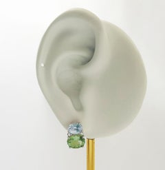 Orecchini di acquamarina e peridoto con diamanti incastonati in oro bianco 18K