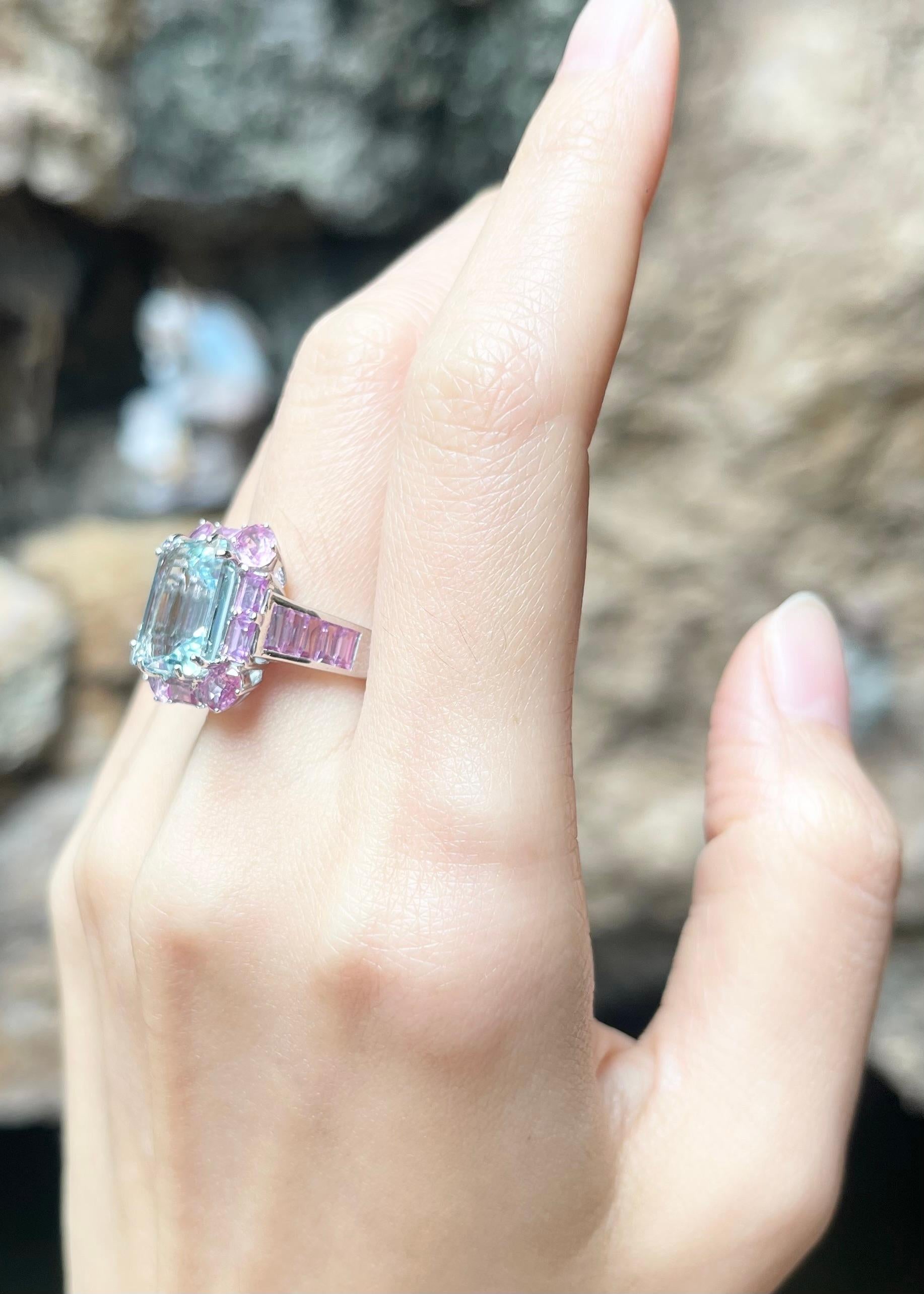 Aquamarine and Pink Sapphire Ring set in 18K White Gold Settings For Sale 1