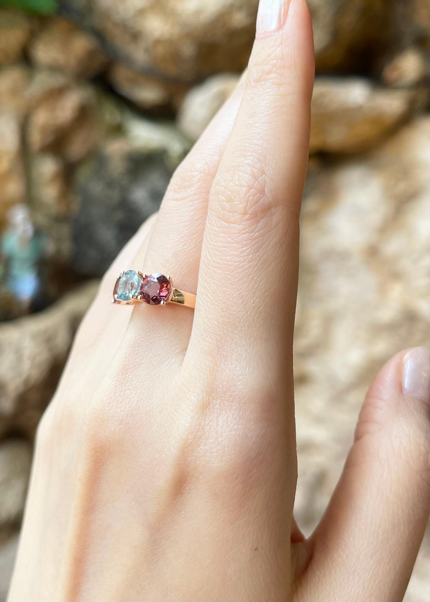 Anello con acquamarina e tormalina rosa con montatura in oro rosa 18 carati In condizioni Nuovo in vendita a Bangkok, TH