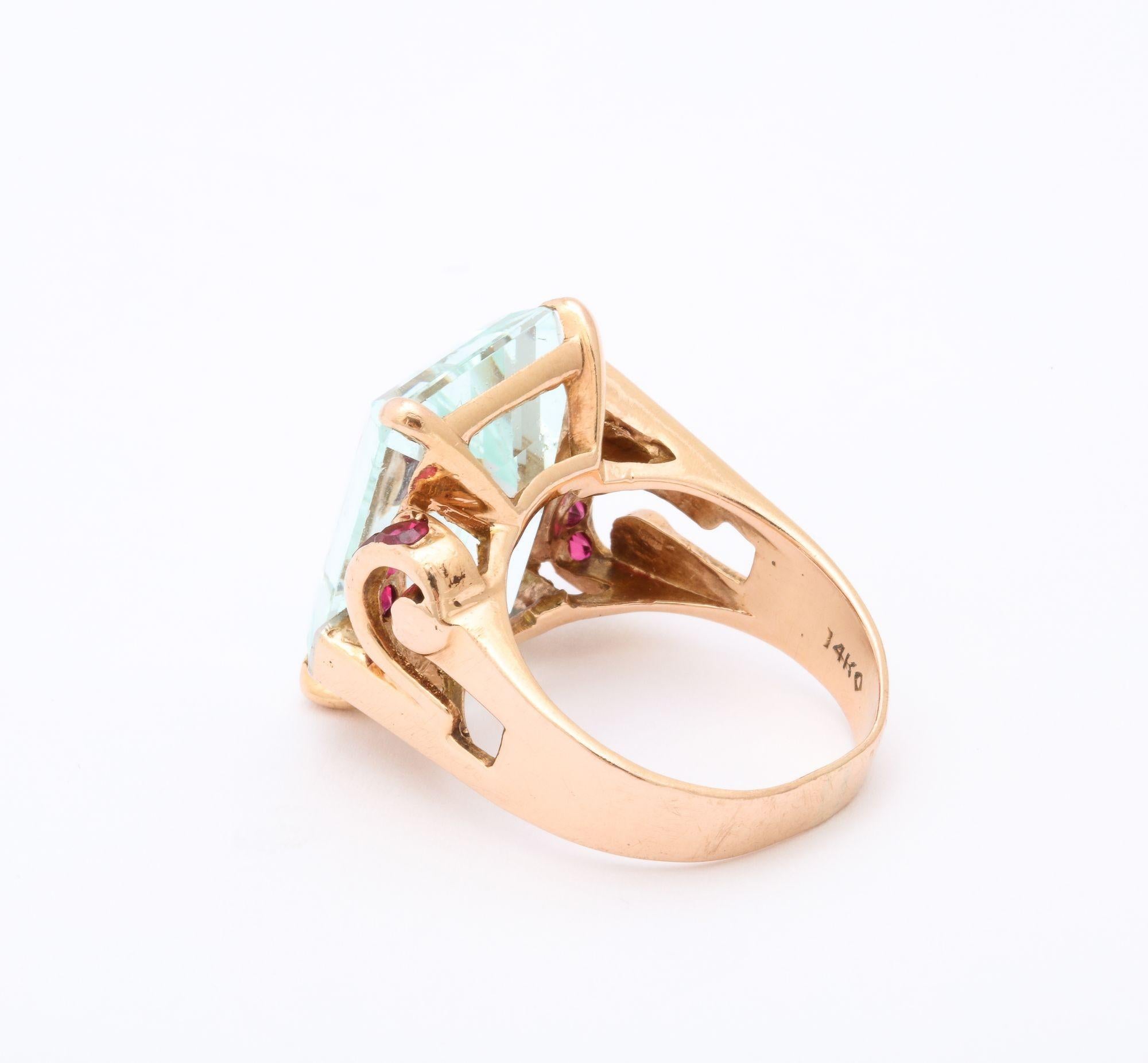 Aquamarine and Ruby Gold Ring In Good Condition For Sale In New York, NY