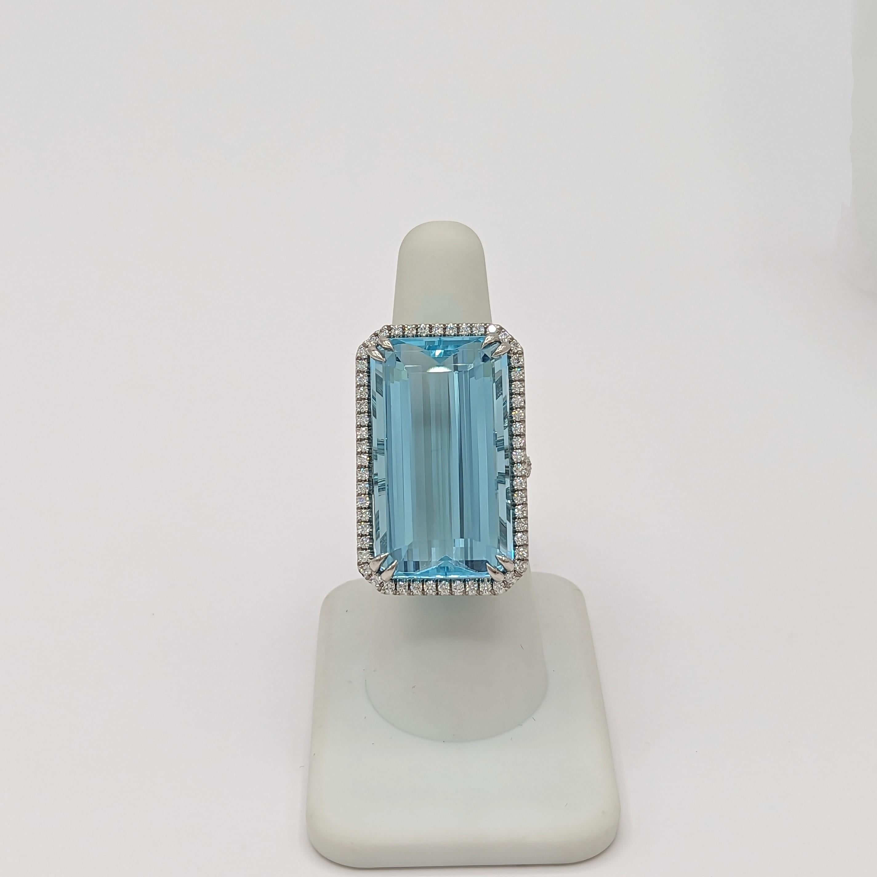 Aquamarine and White Diamond Cocktail Ring in Platinum In New Condition For Sale In Los Angeles, CA