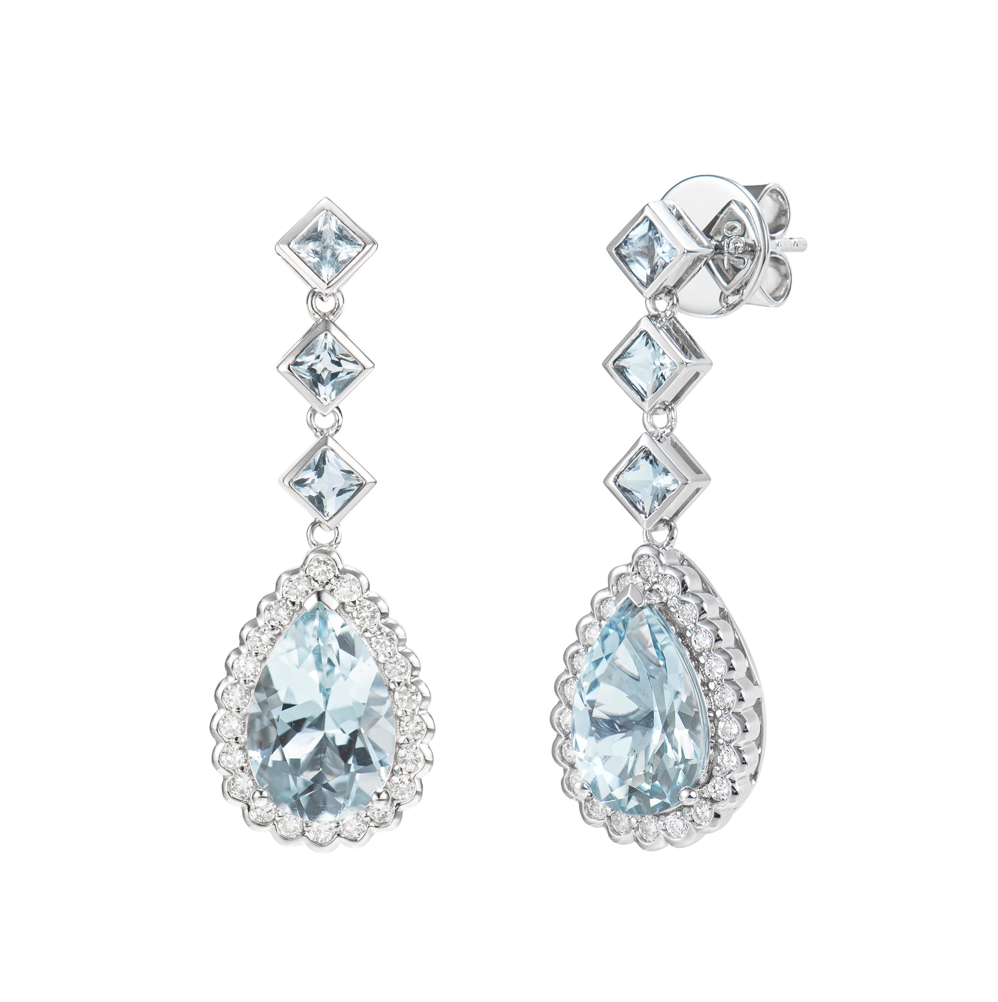 Contemporary Aquamarine and White Diamond Dangle Earring in 18 Karat White Gold For Sale