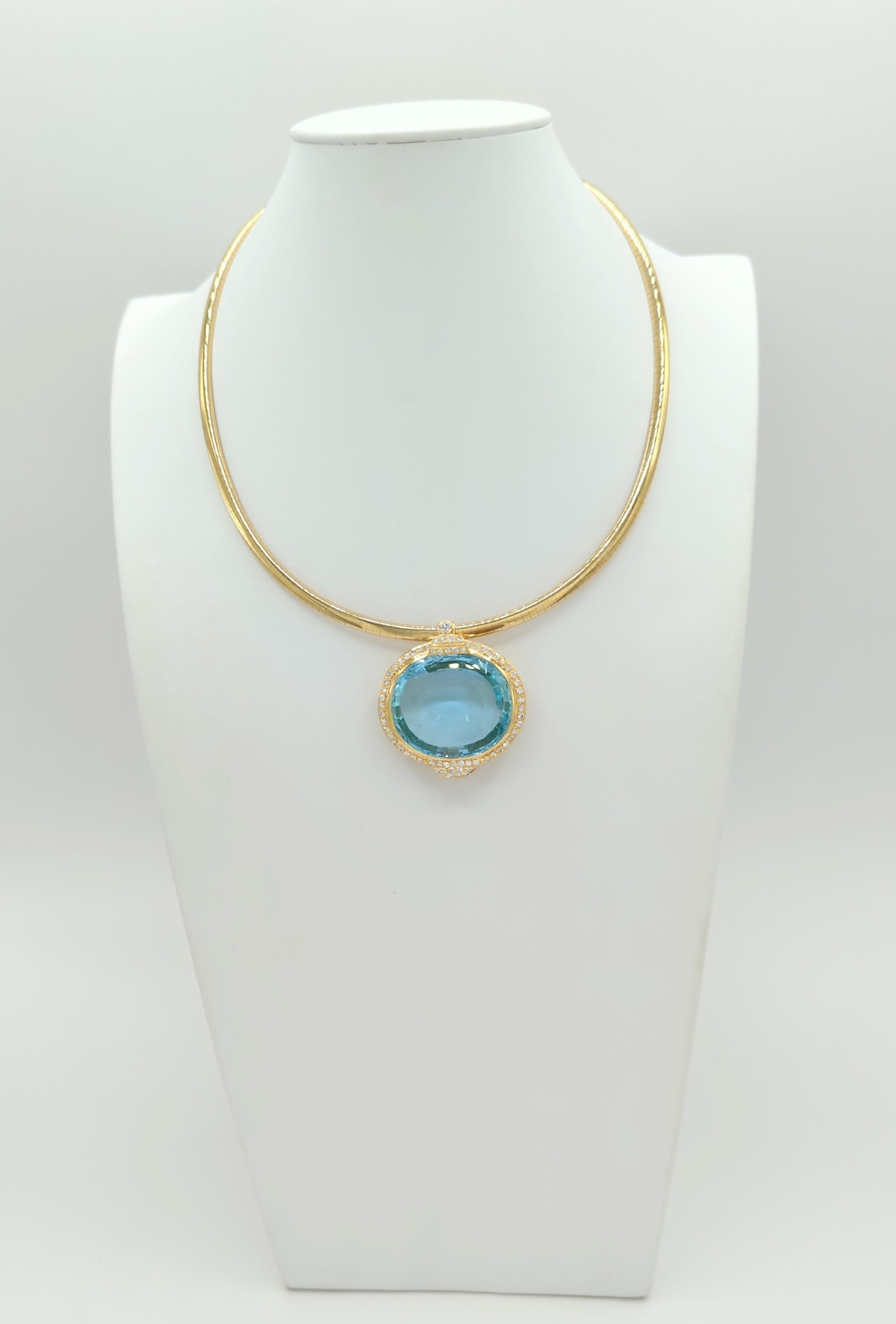 Aquamarine and White Diamond  Pendant Necklace in 14K & 18K Gold In New Condition For Sale In Los Angeles, CA