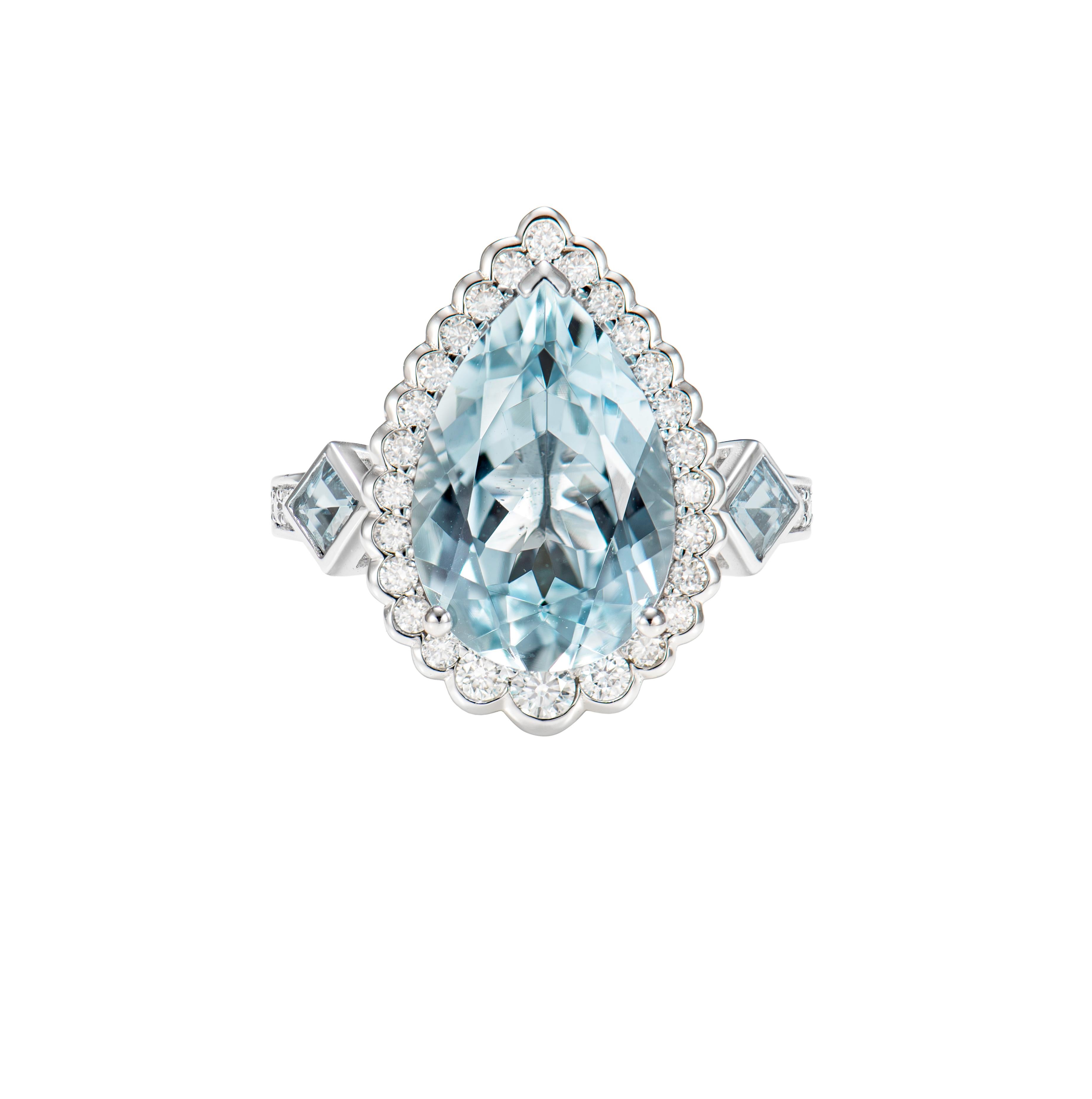 Contemporary Aquamarine and White Diamond Ring in 18 Karat White Gold For Sale