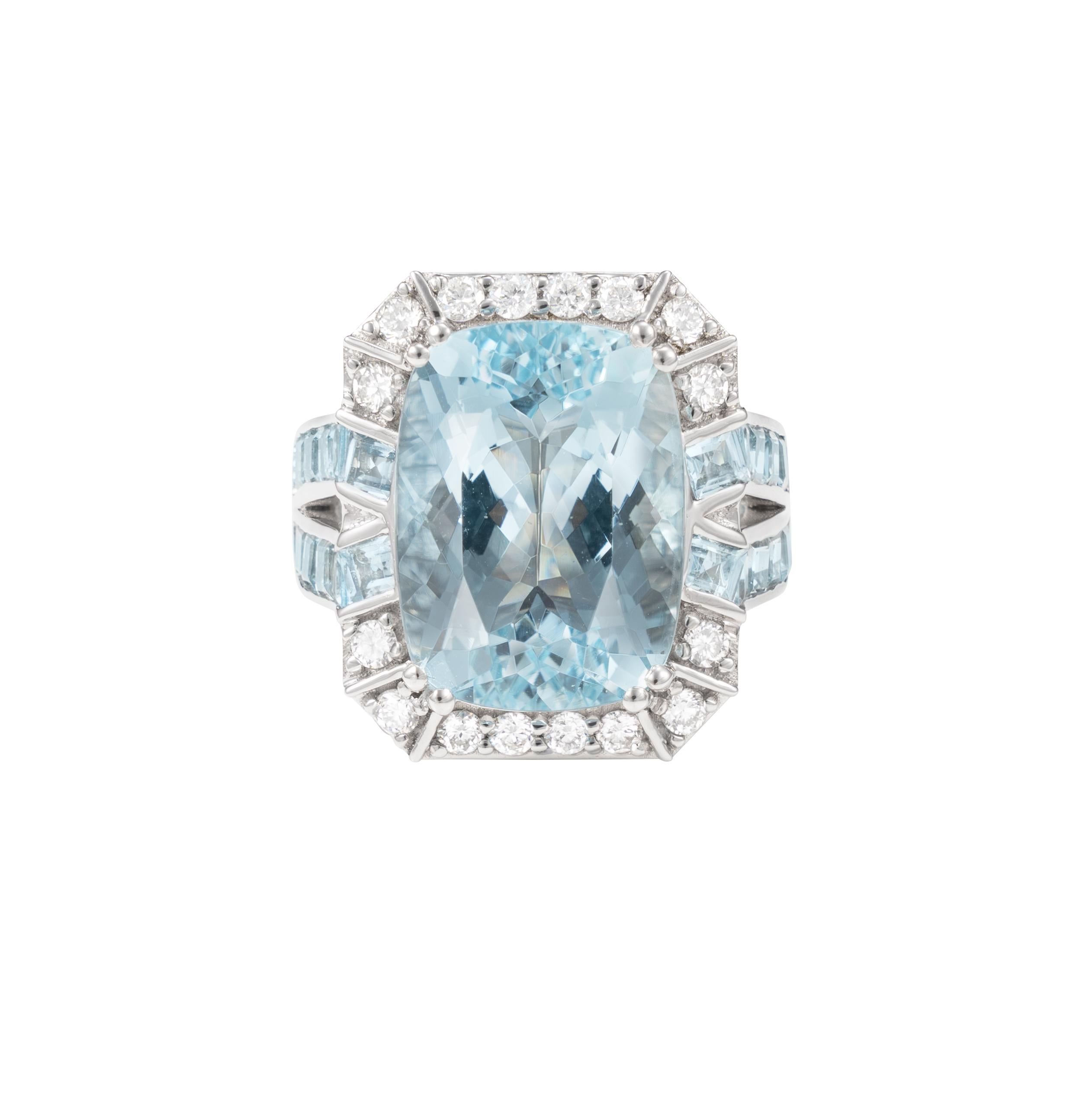 Contemporary Aquamarine and White Diamond Ring in 18 Karat White Gold. For Sale