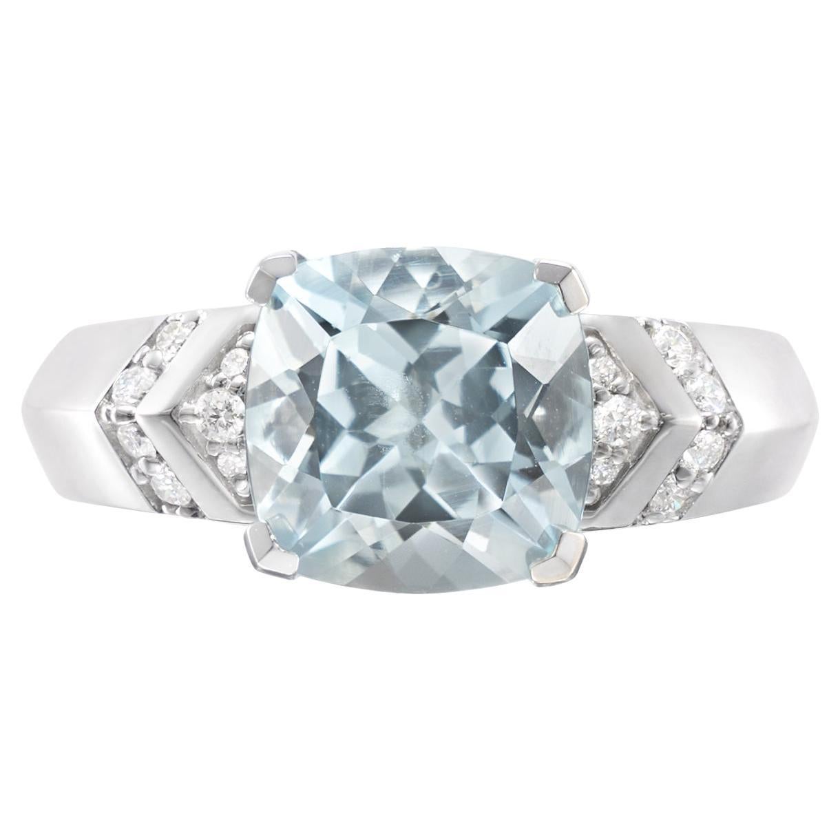 Aquamarine and White Diamond Ring in 18 Karat White Gold For Sale