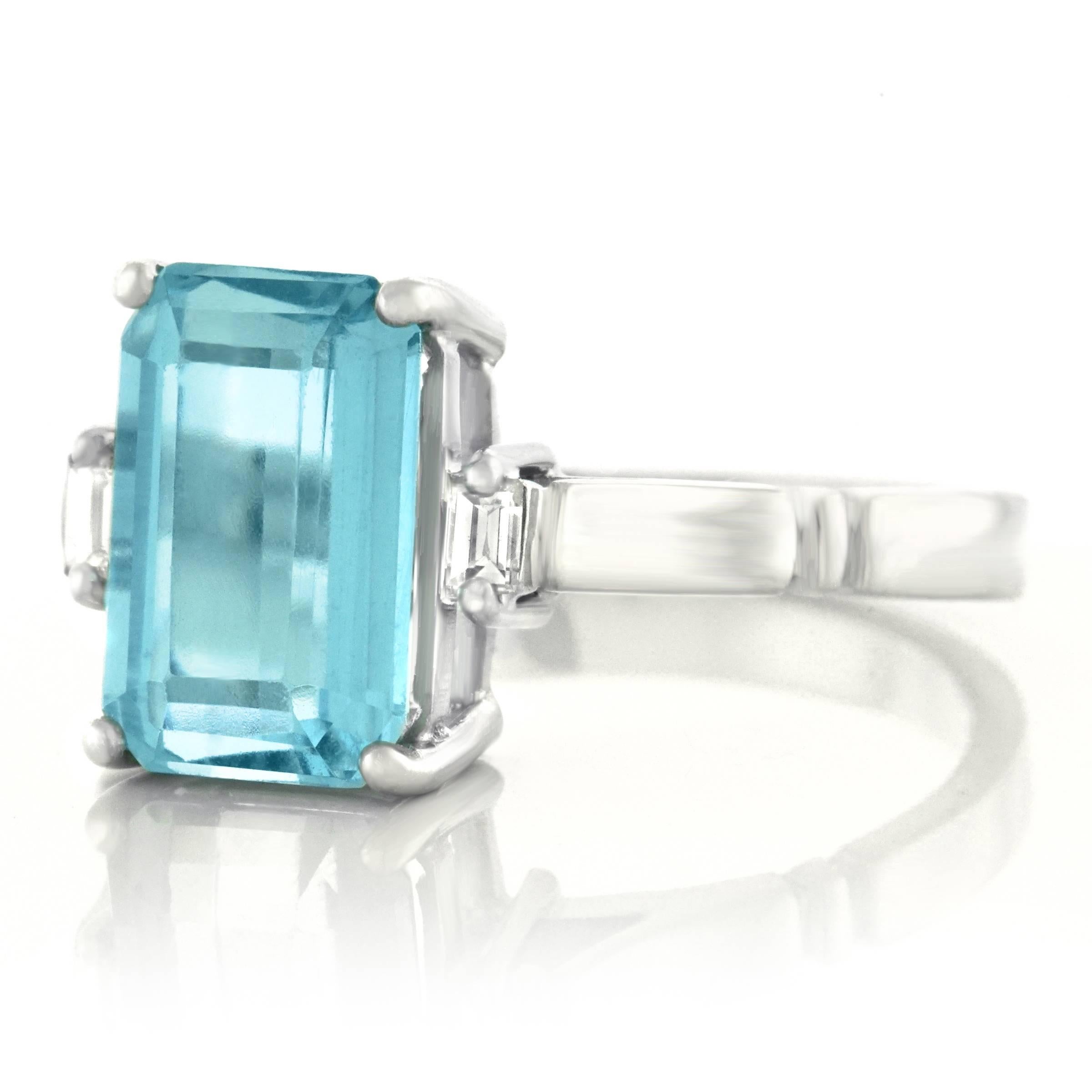 Women's or Men's Aquamarine and White Gold Ring