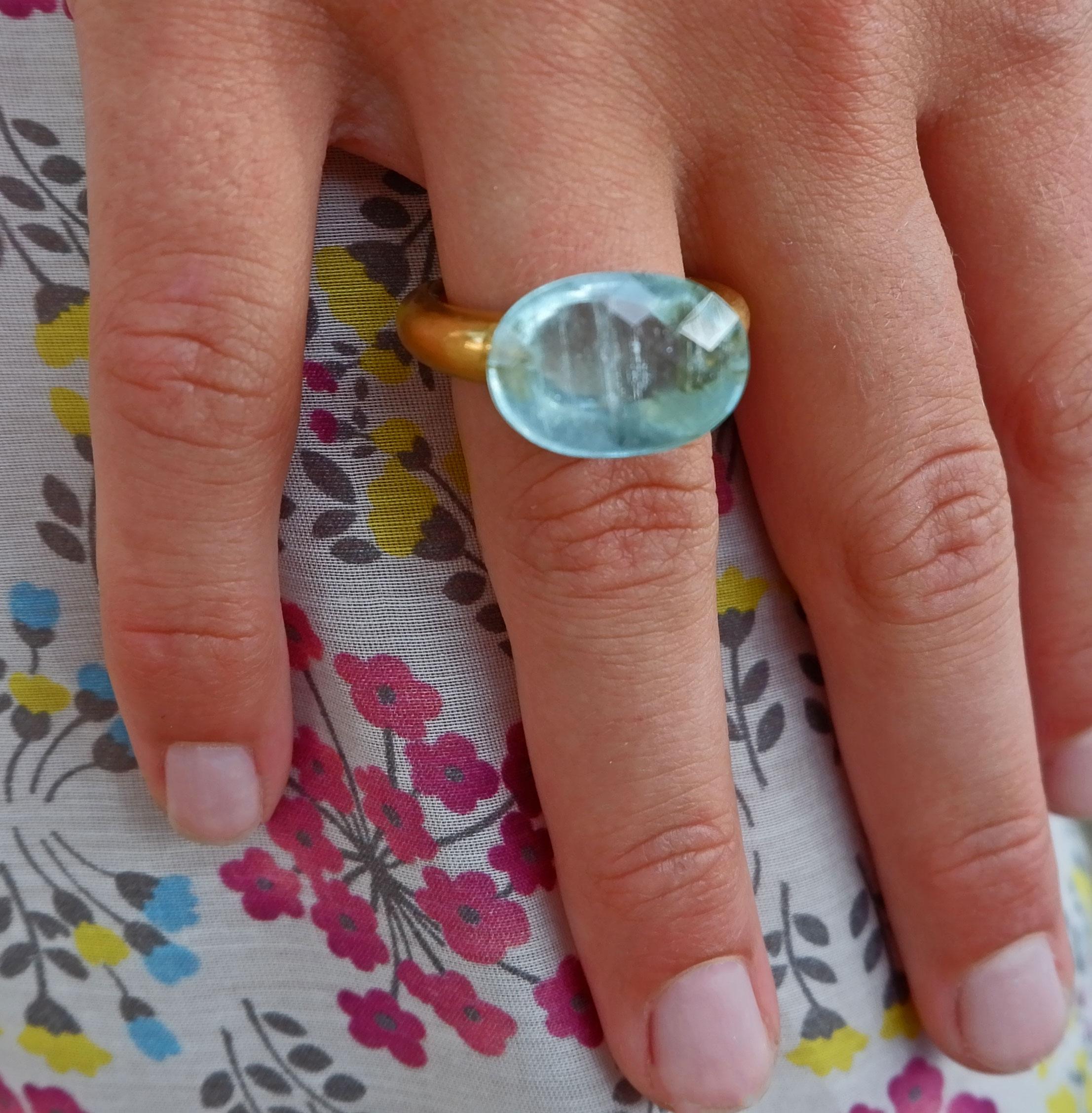 Aquamarine and Yellow Gold Cocktail Ring In New Condition In London, Stockholm