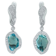 Boucles d'oreilles Spectrum baroques en or blanc 18 carats avec aigue-marine et diamants de 10,75 carats