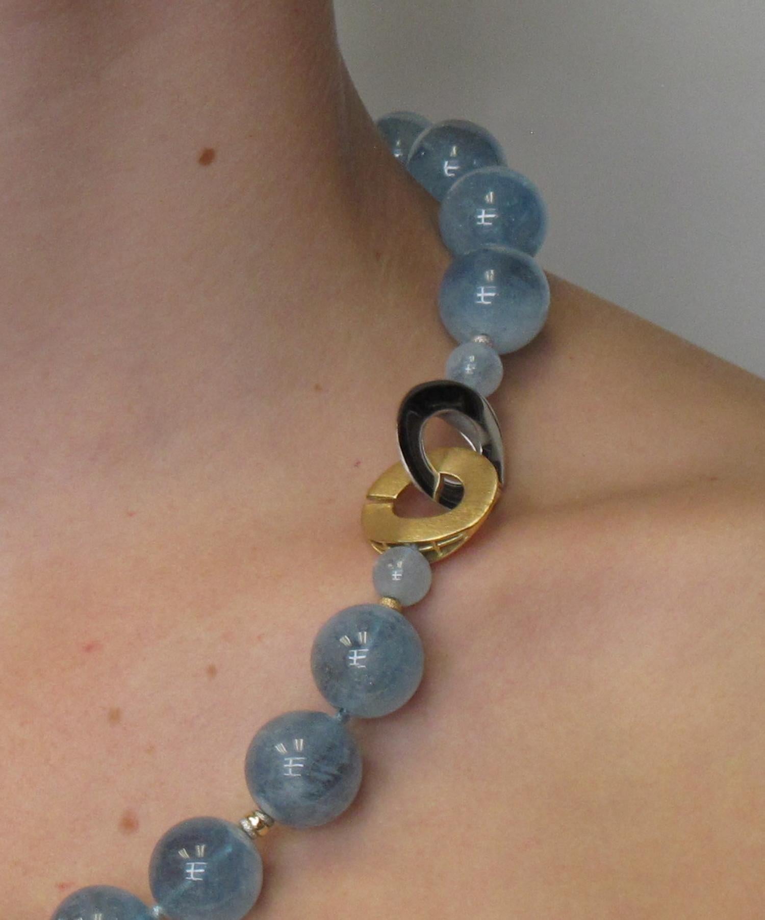 Artisan Collier de perles d'aigue-marine