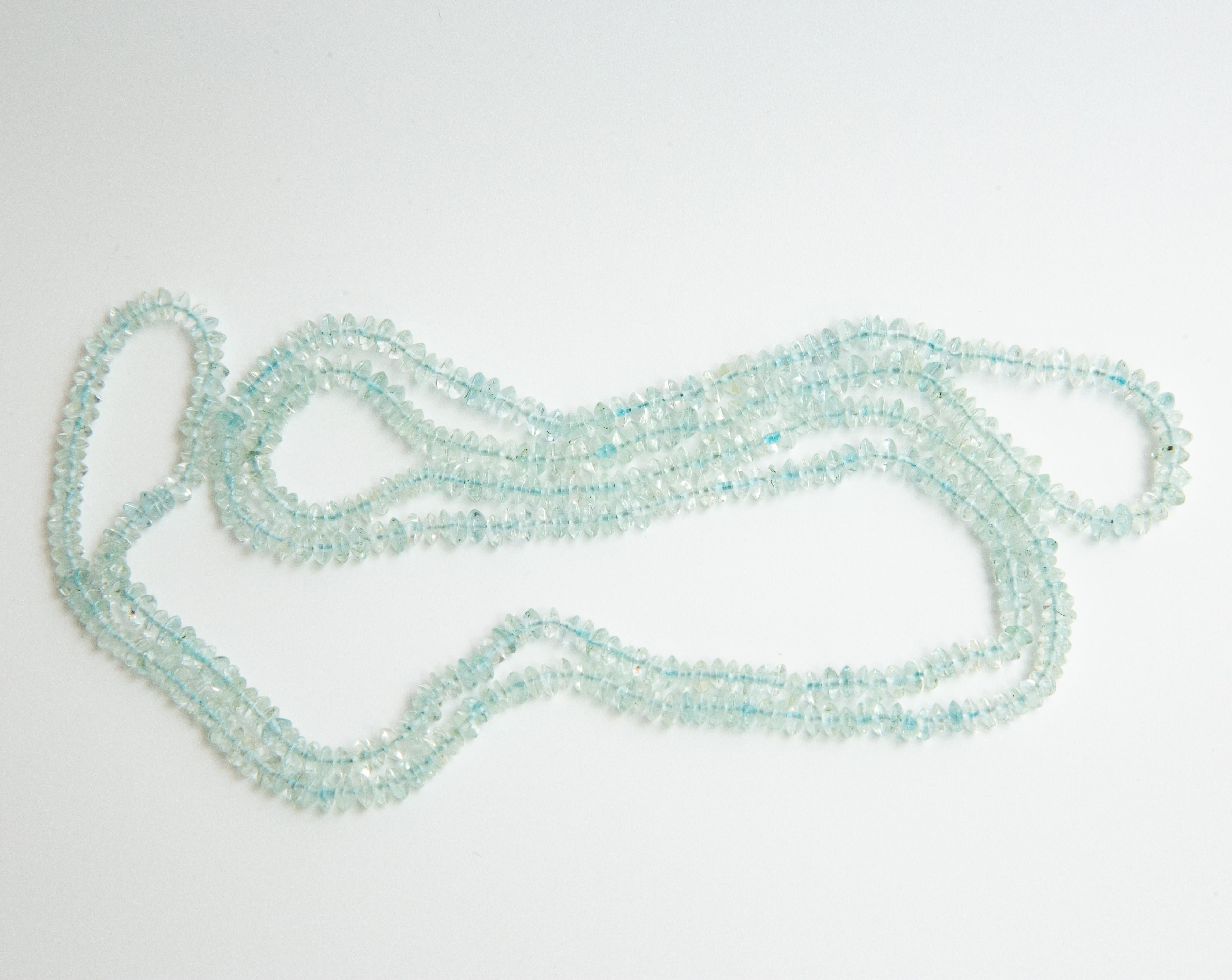 Perle Collier de perles d'aigue-marine sans serrure en vente