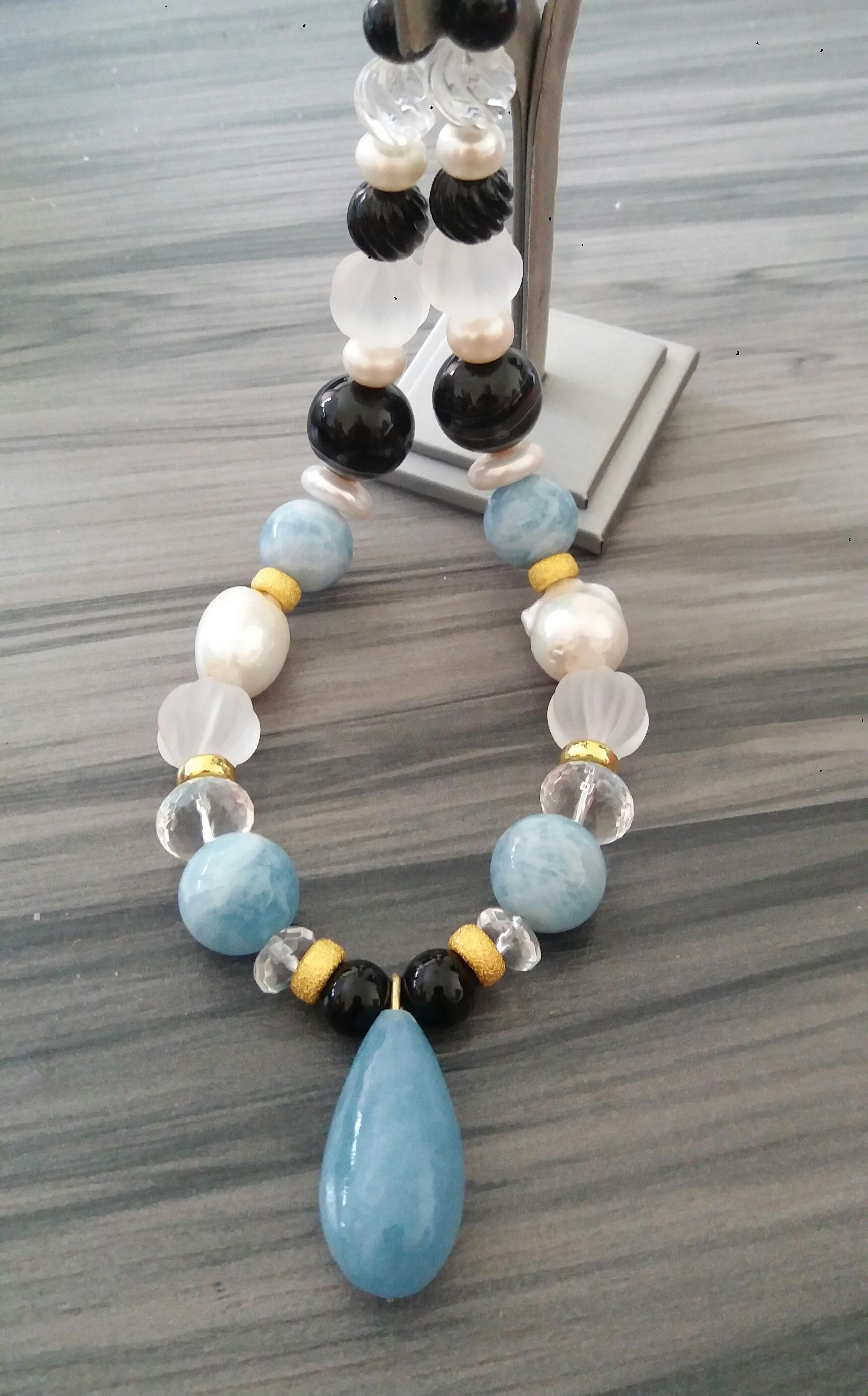 Aquamarine Beads And Pendant Baroque Pearls Quartz Onyx Yellow Gold Necklace For Sale 4