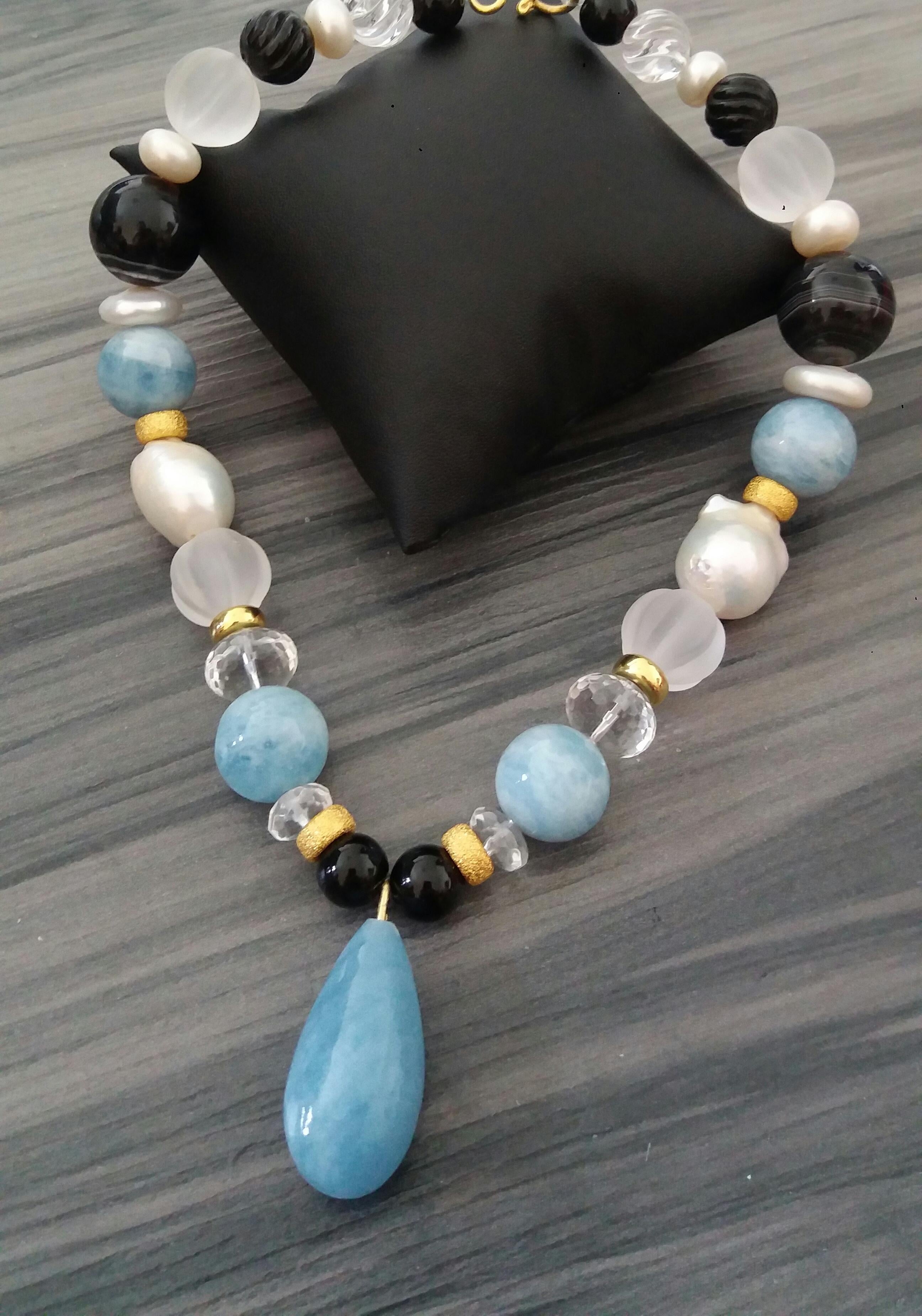 Aquamarine Beads And Pendant Baroque Pearls Quartz Onyx Yellow Gold Necklace For Sale 5