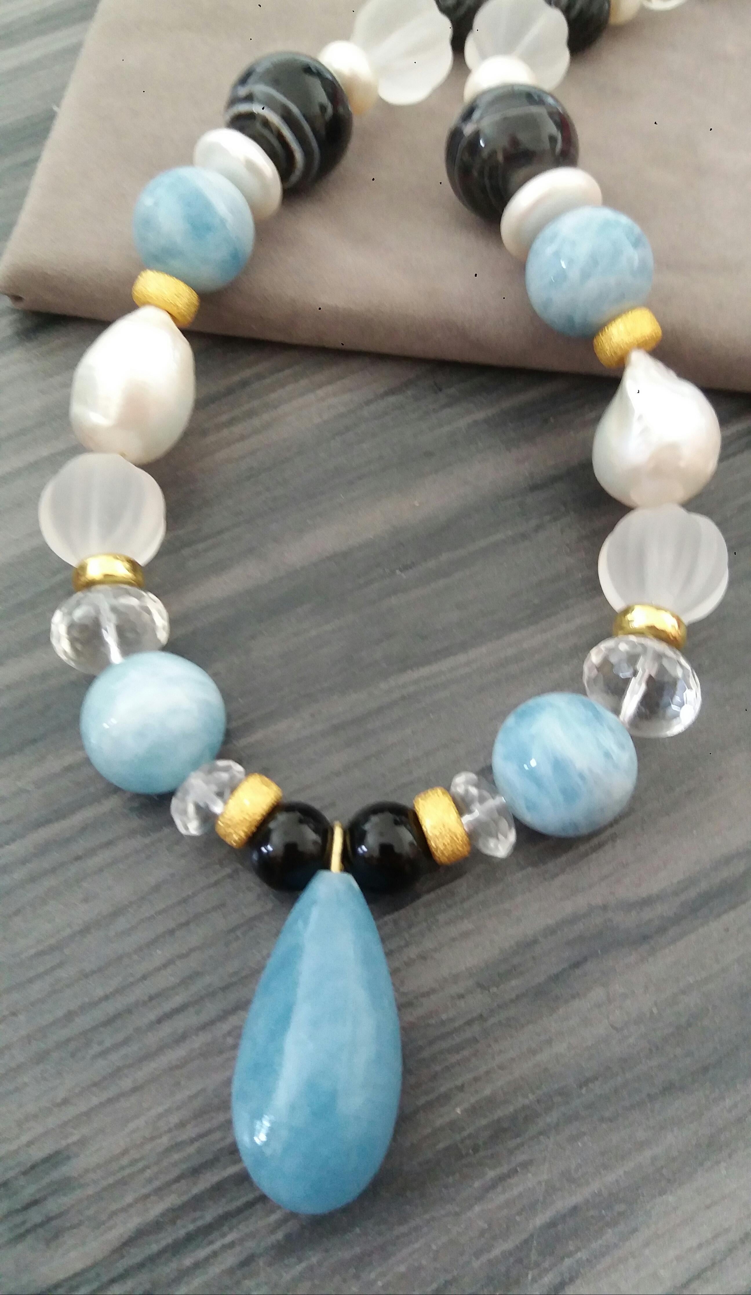 Aquamarine Beads And Pendant Baroque Pearls Quartz Onyx Yellow Gold Necklace For Sale 7