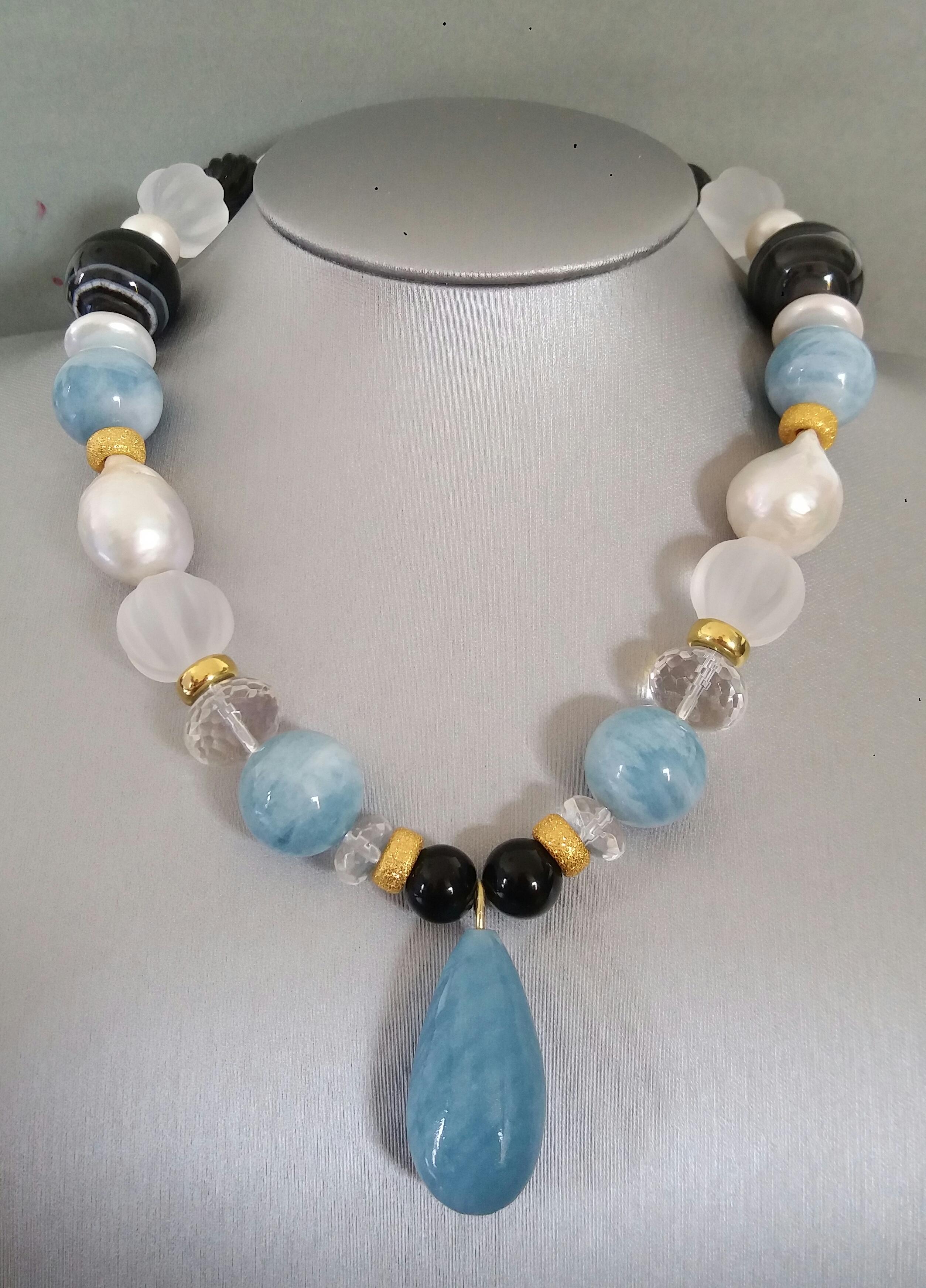Aquamarine Beads And Pendant Baroque Pearls Quartz Onyx Yellow Gold Necklace For Sale 8