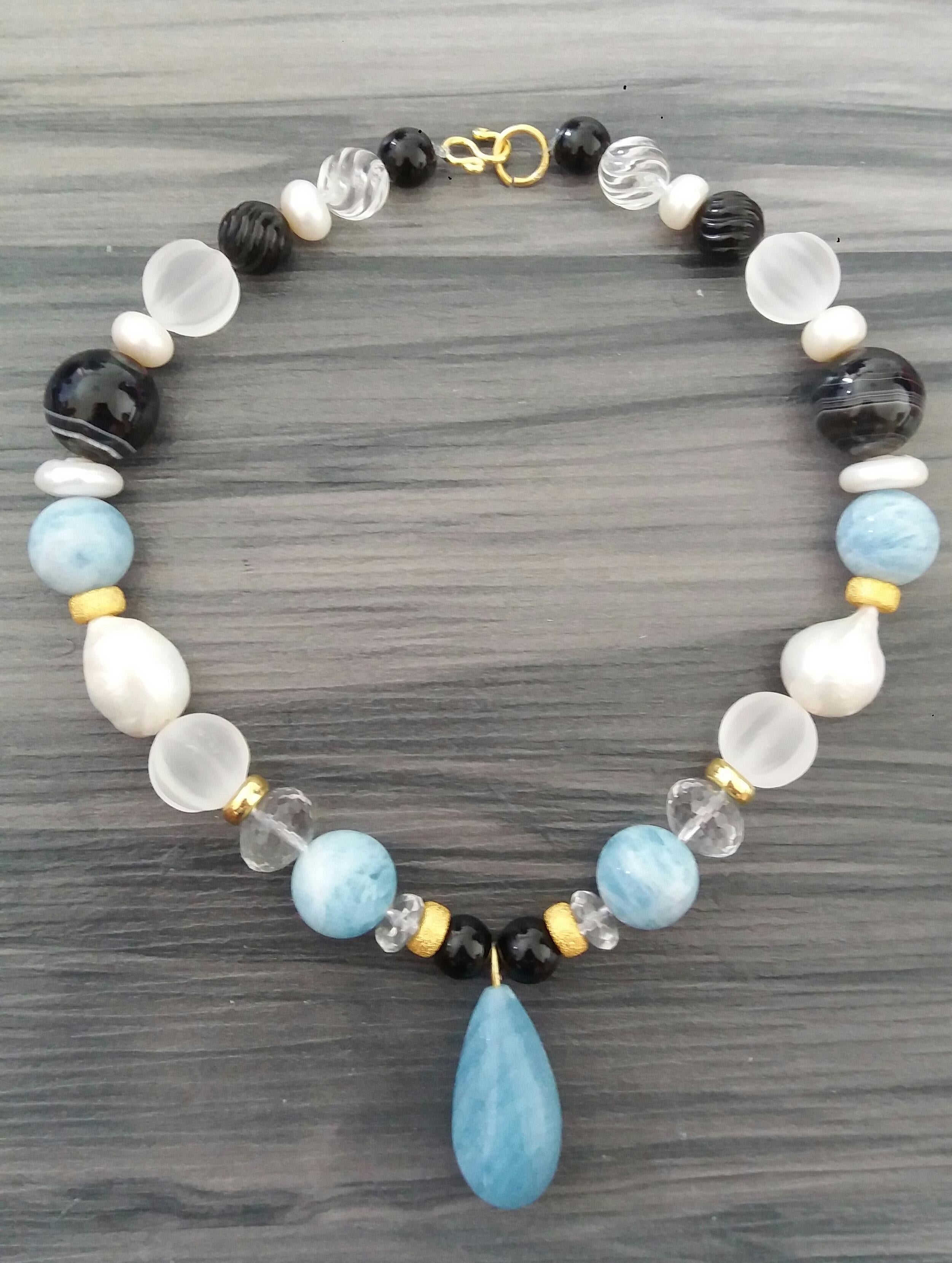 Aquamarine Beads And Pendant Baroque Pearls Quartz Onyx Yellow Gold Necklace For Sale 9