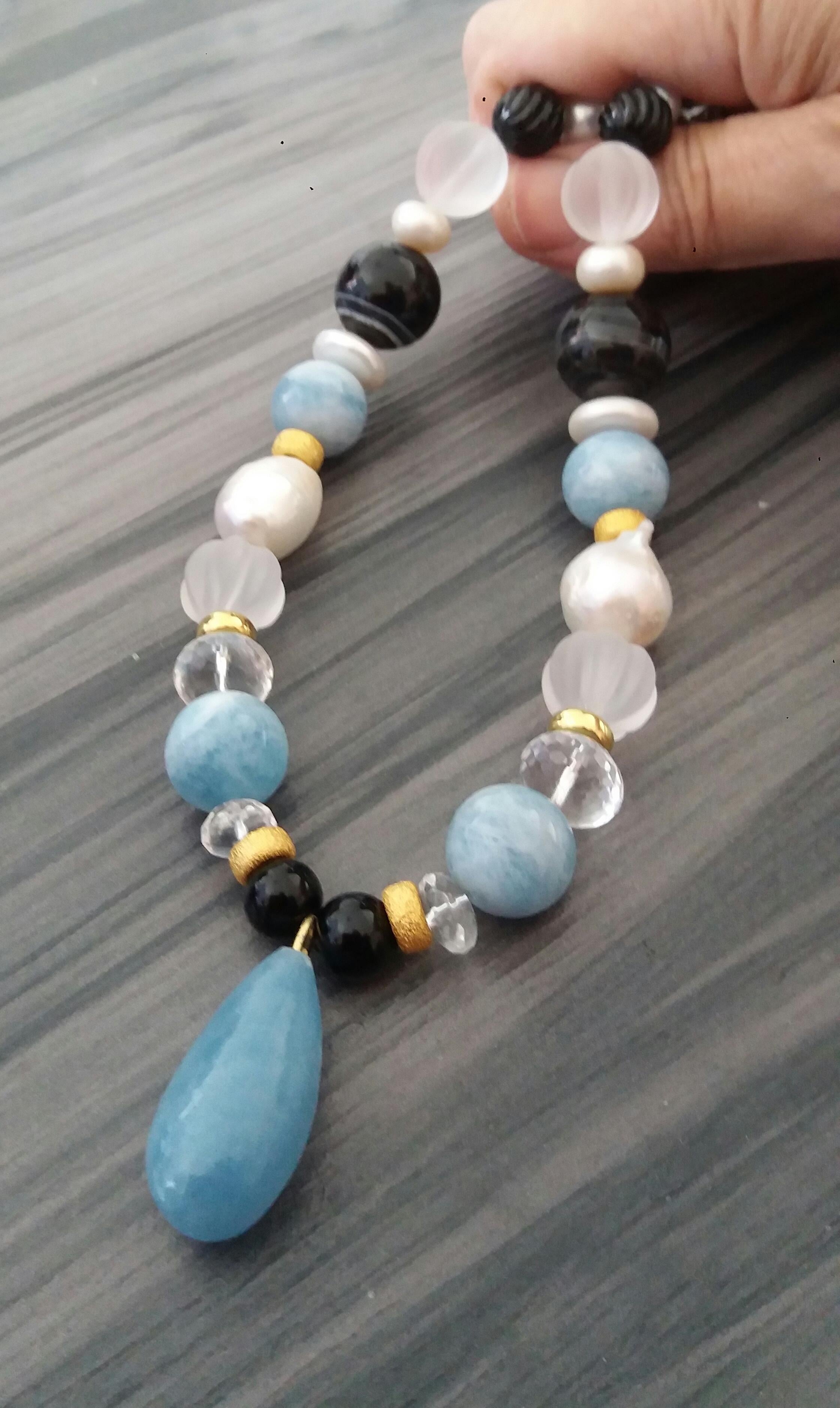 Aquamarine Beads And Pendant Baroque Pearls Quartz Onyx Yellow Gold Necklace In Good Condition For Sale In Bangkok, TH